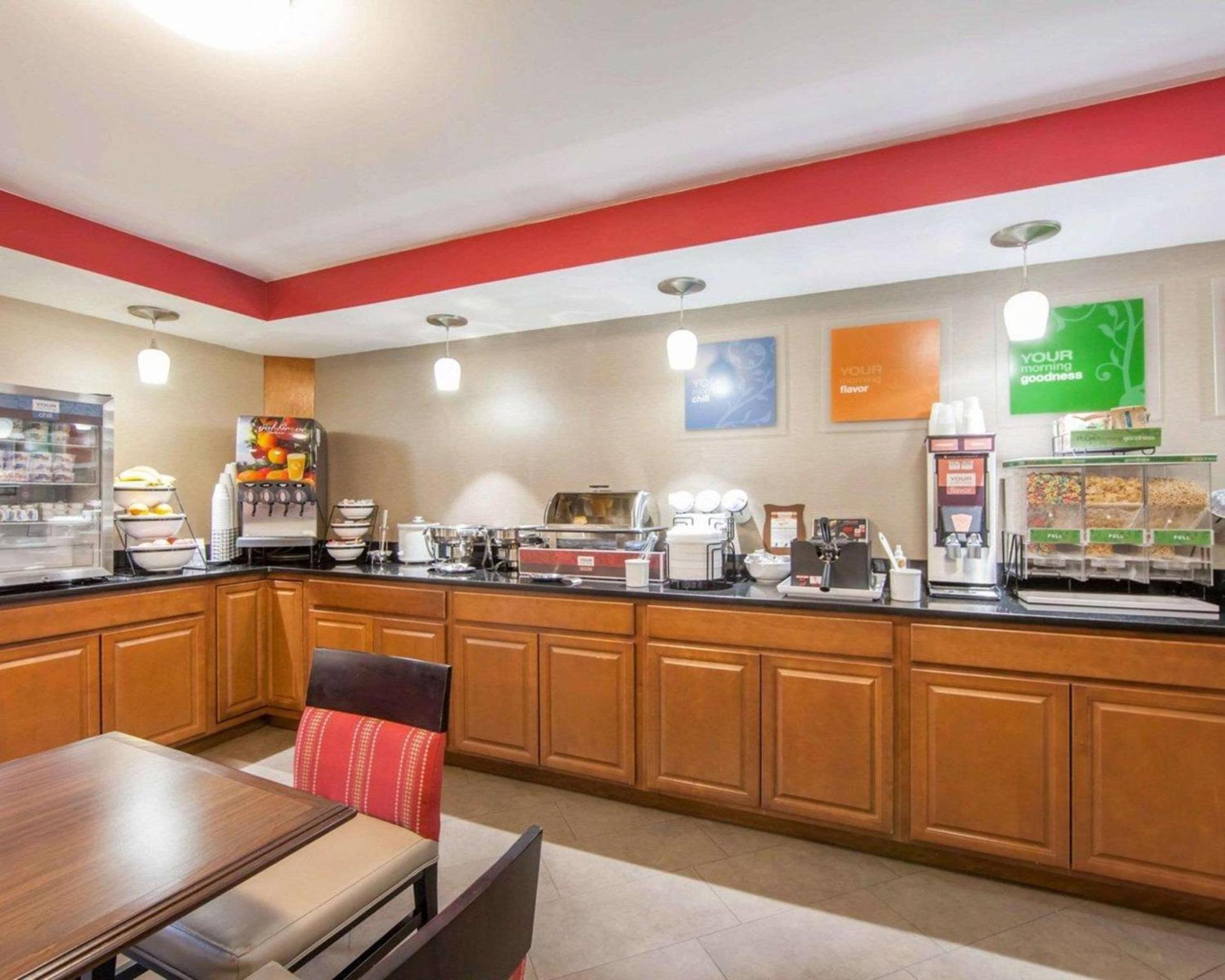 Comfort Inn at Royal Blue photo 10