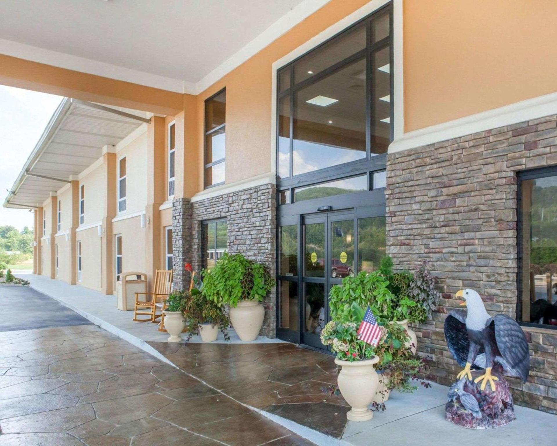 Comfort Inn at Royal Blue photo 11