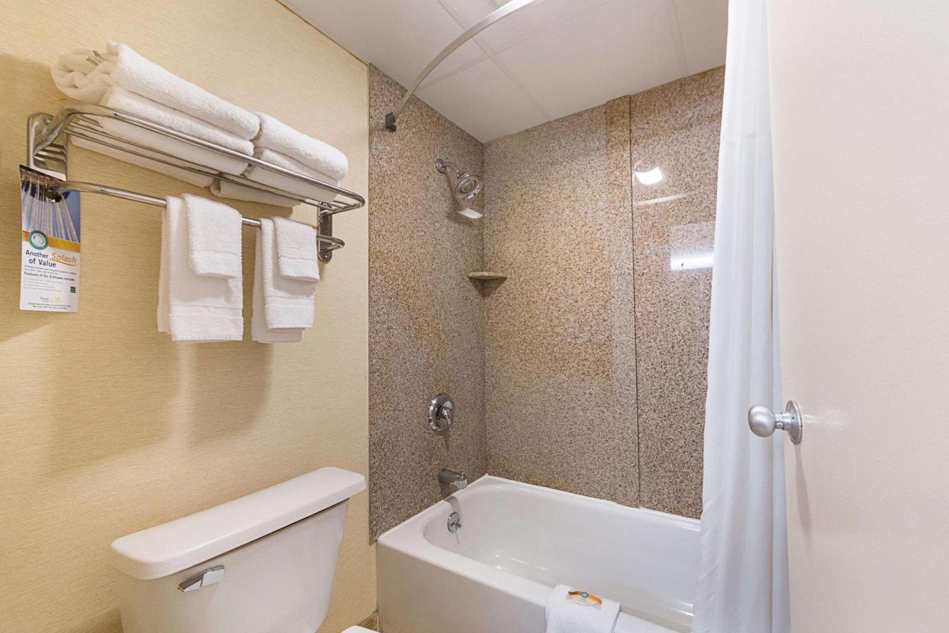 Red Roof Inn Media, PA photo 10
