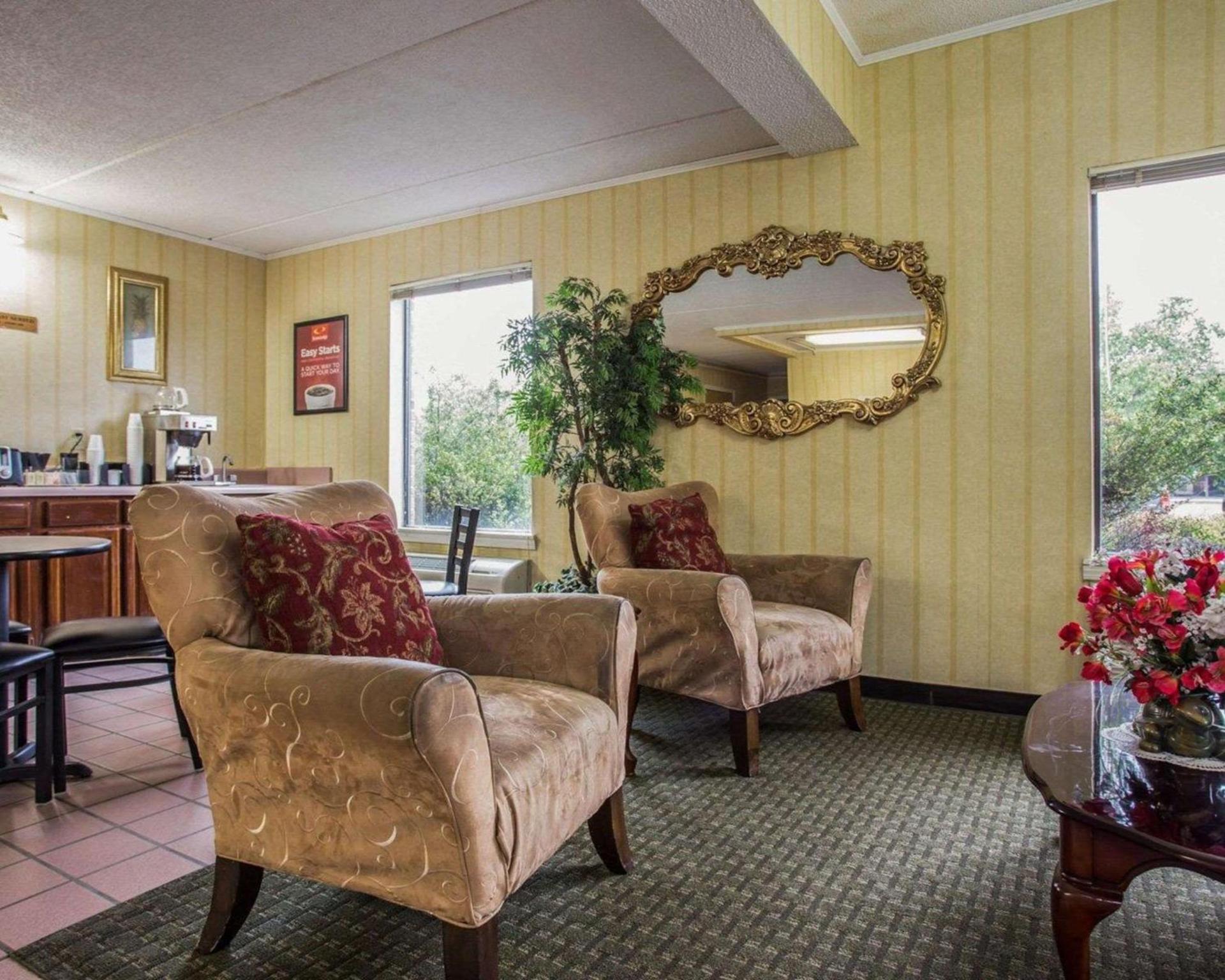 Econo Lodge Inn & Suites Lugoff photo 7