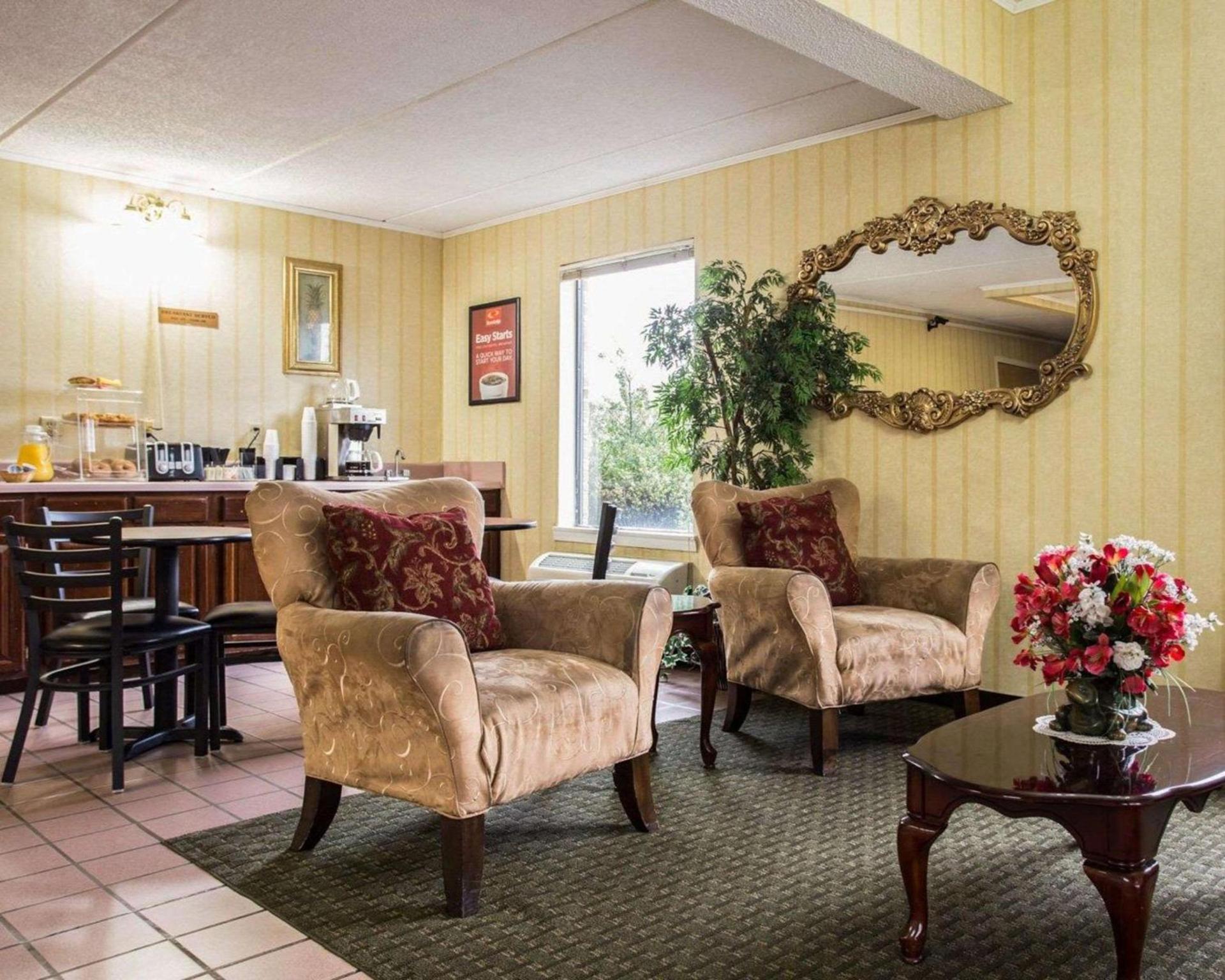 Econo Lodge Inn & Suites Lugoff photo 6