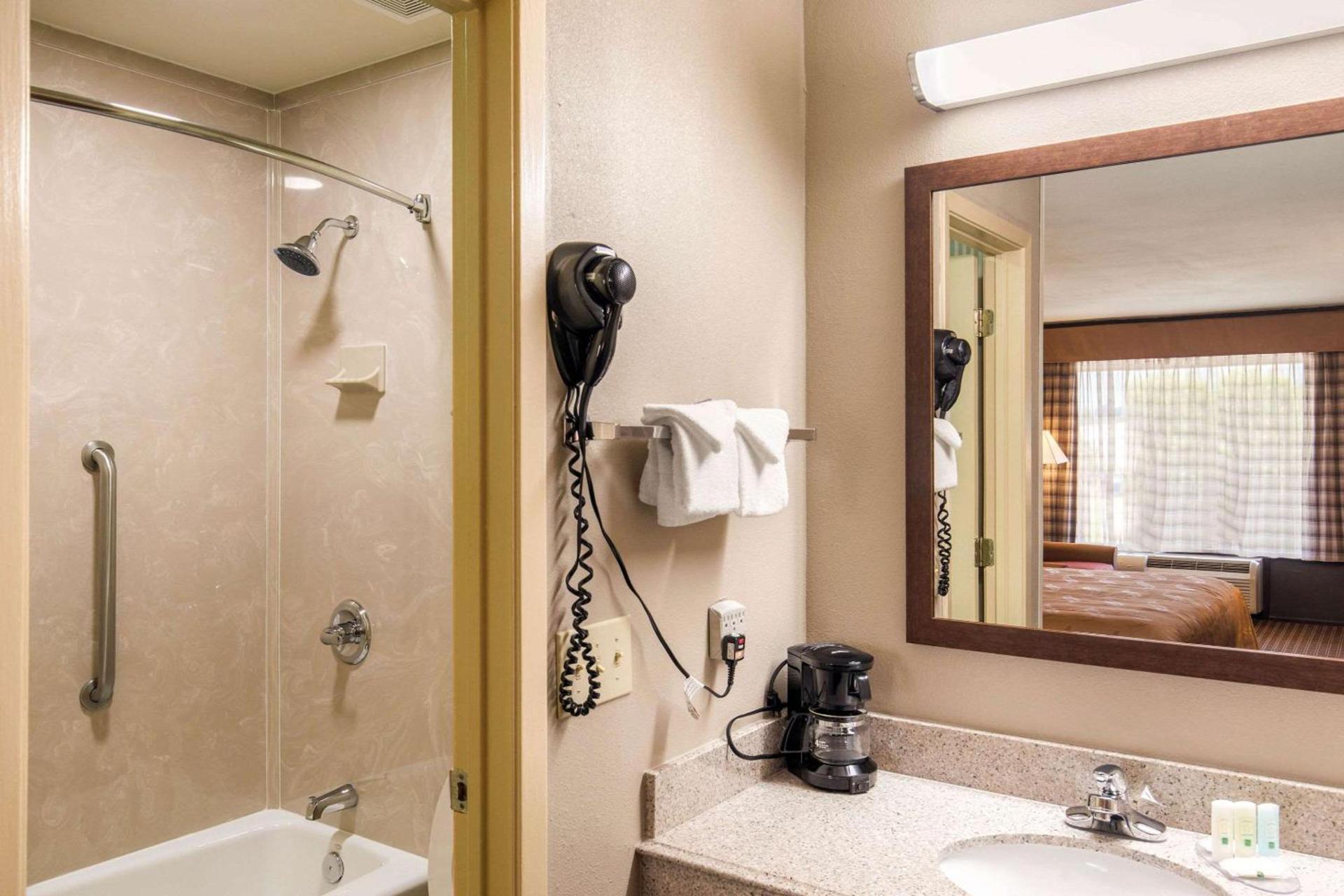 Quality Inn Paris Texas photo 11