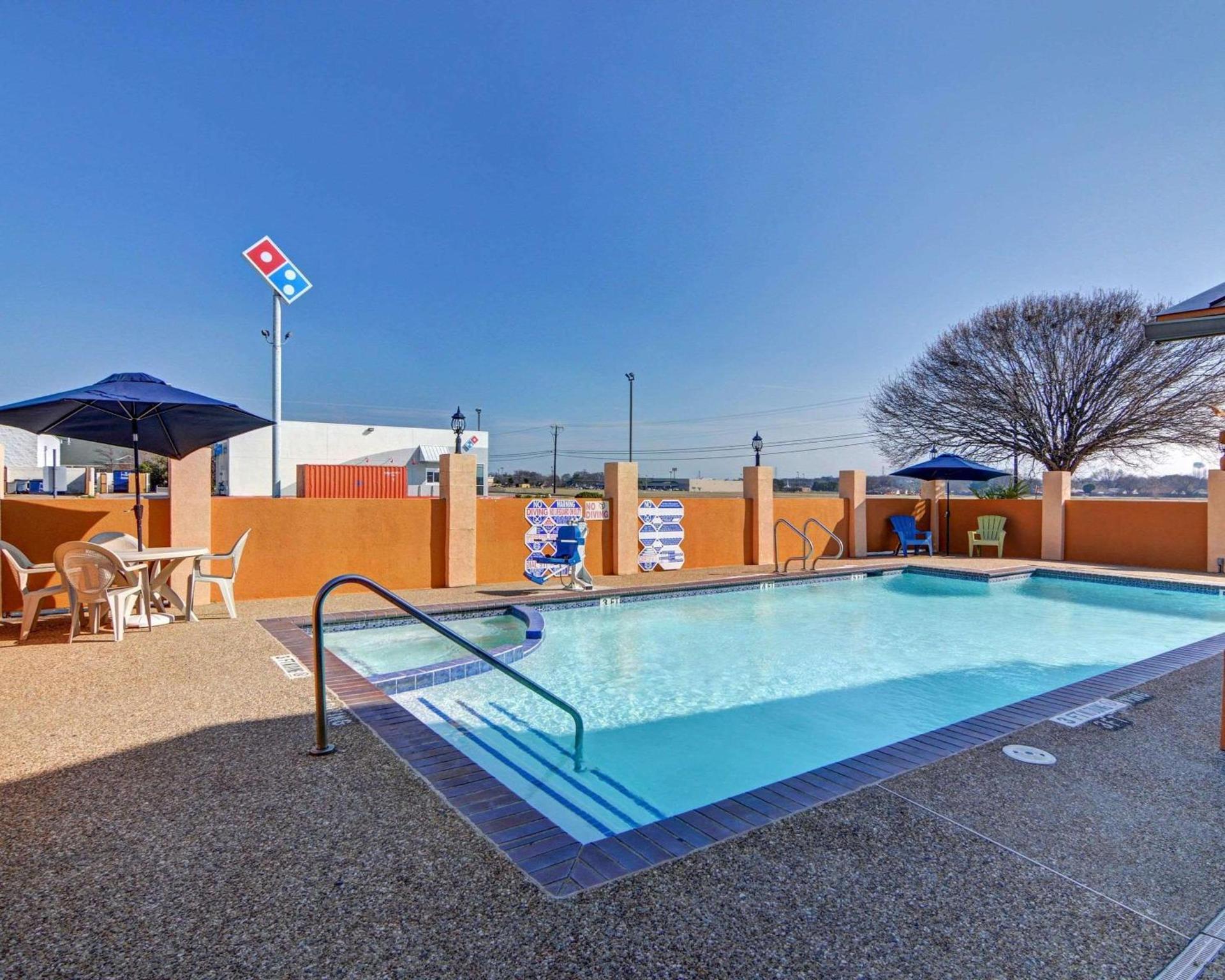 Quality Inn Forest Hill - Fort Worth South photo 5