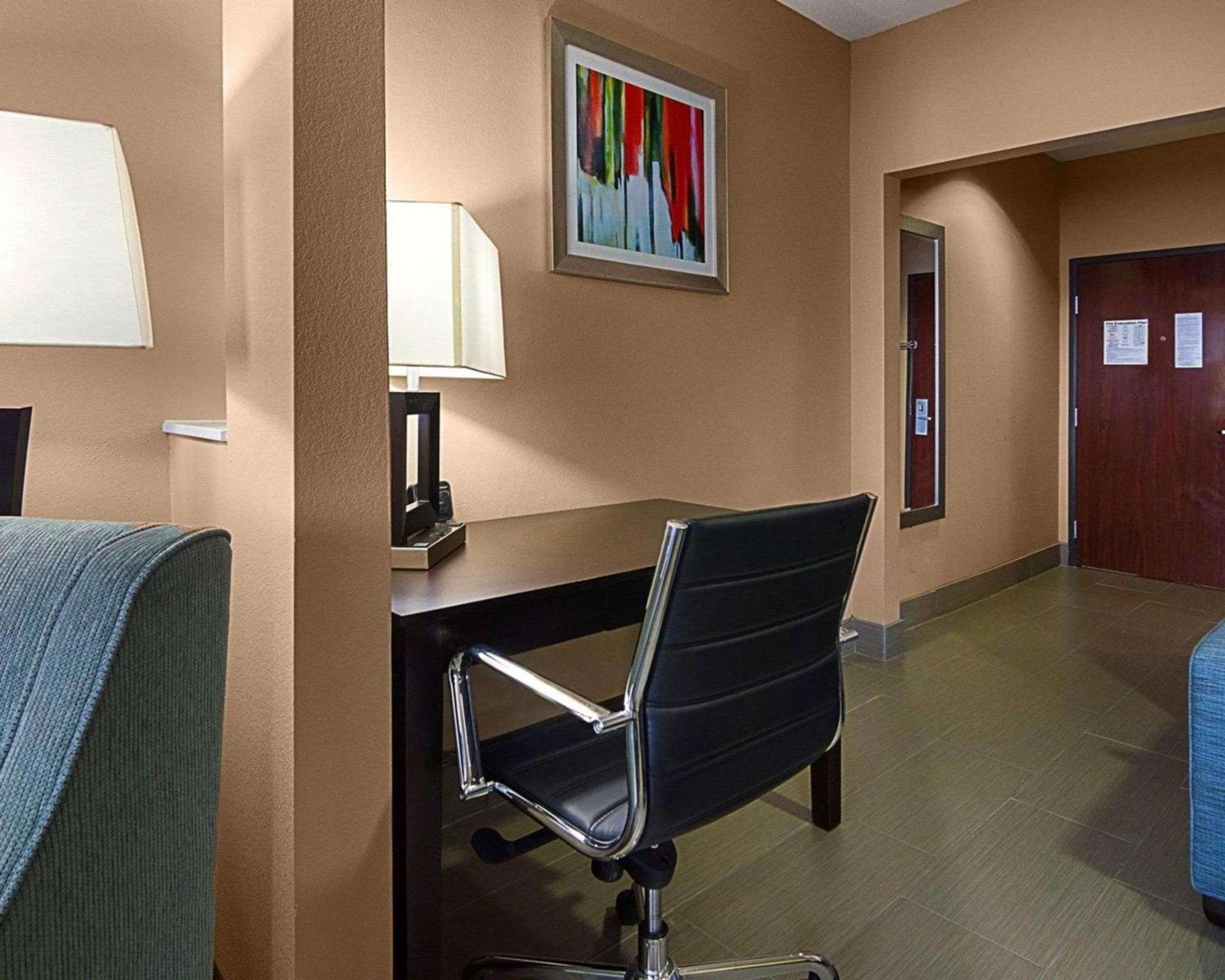 Comfort Suites Houston West at Clay Road photo 11