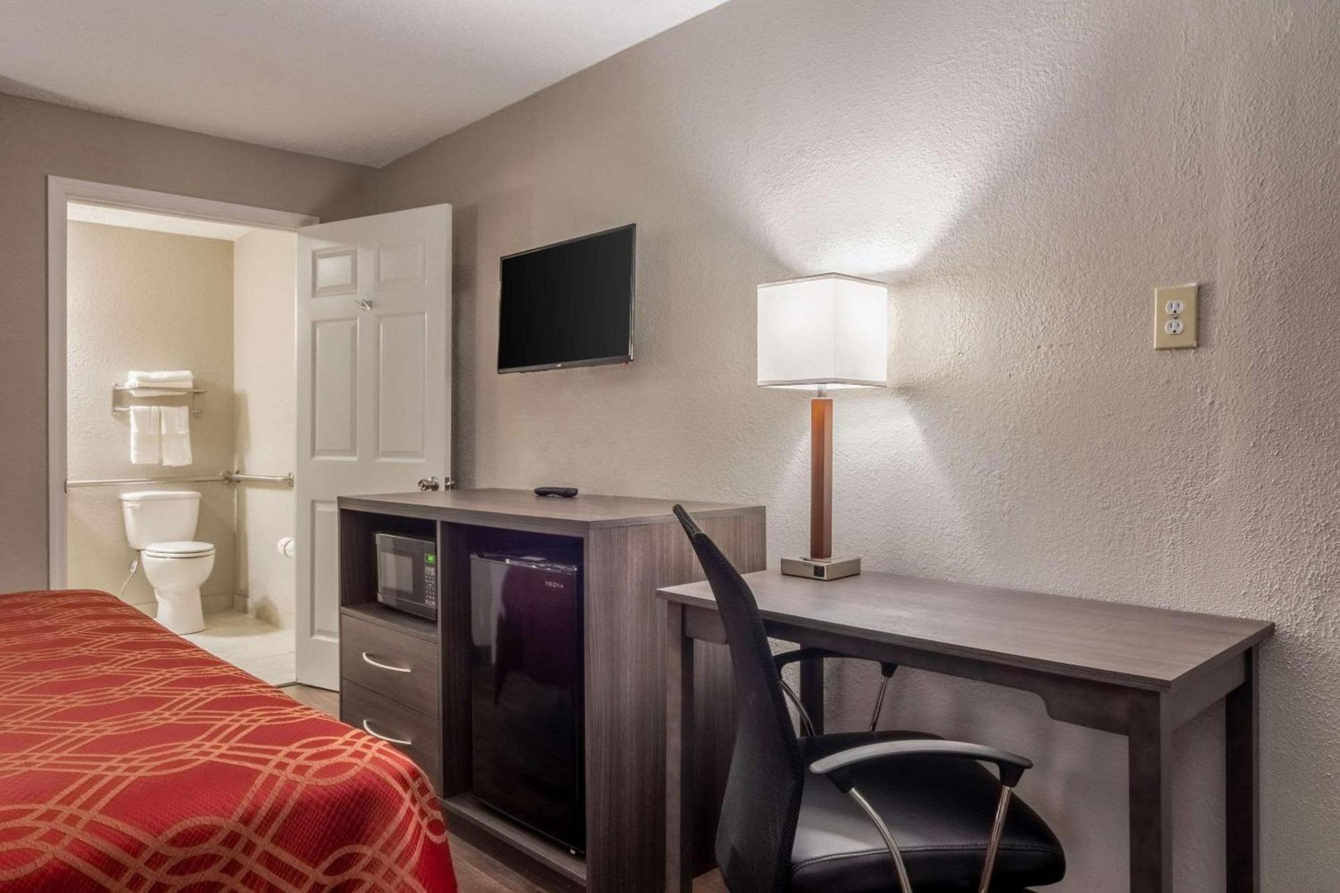 Econo Lodge East Ridge photo 11