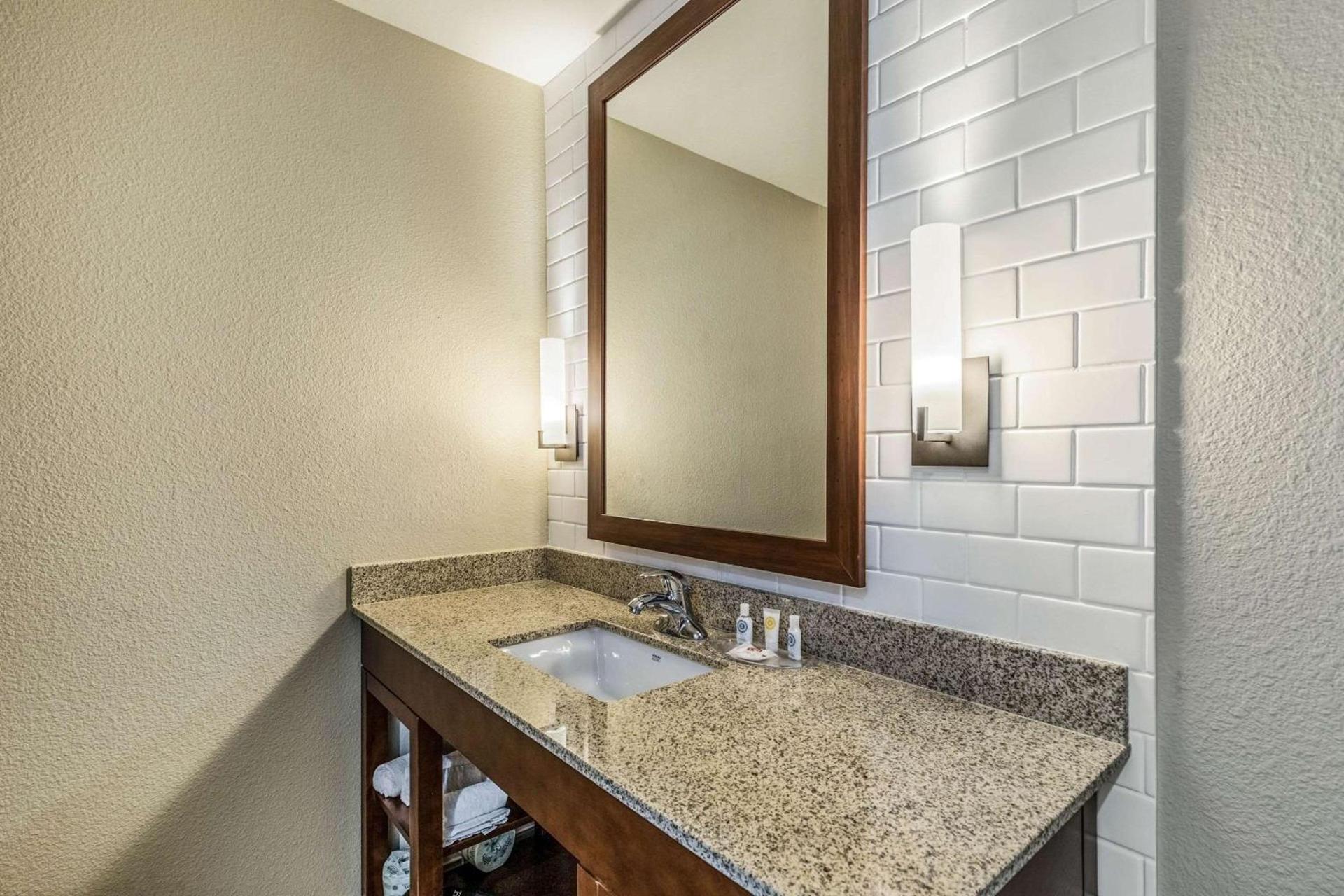 Comfort Suites Channelview - Houston East photo 25