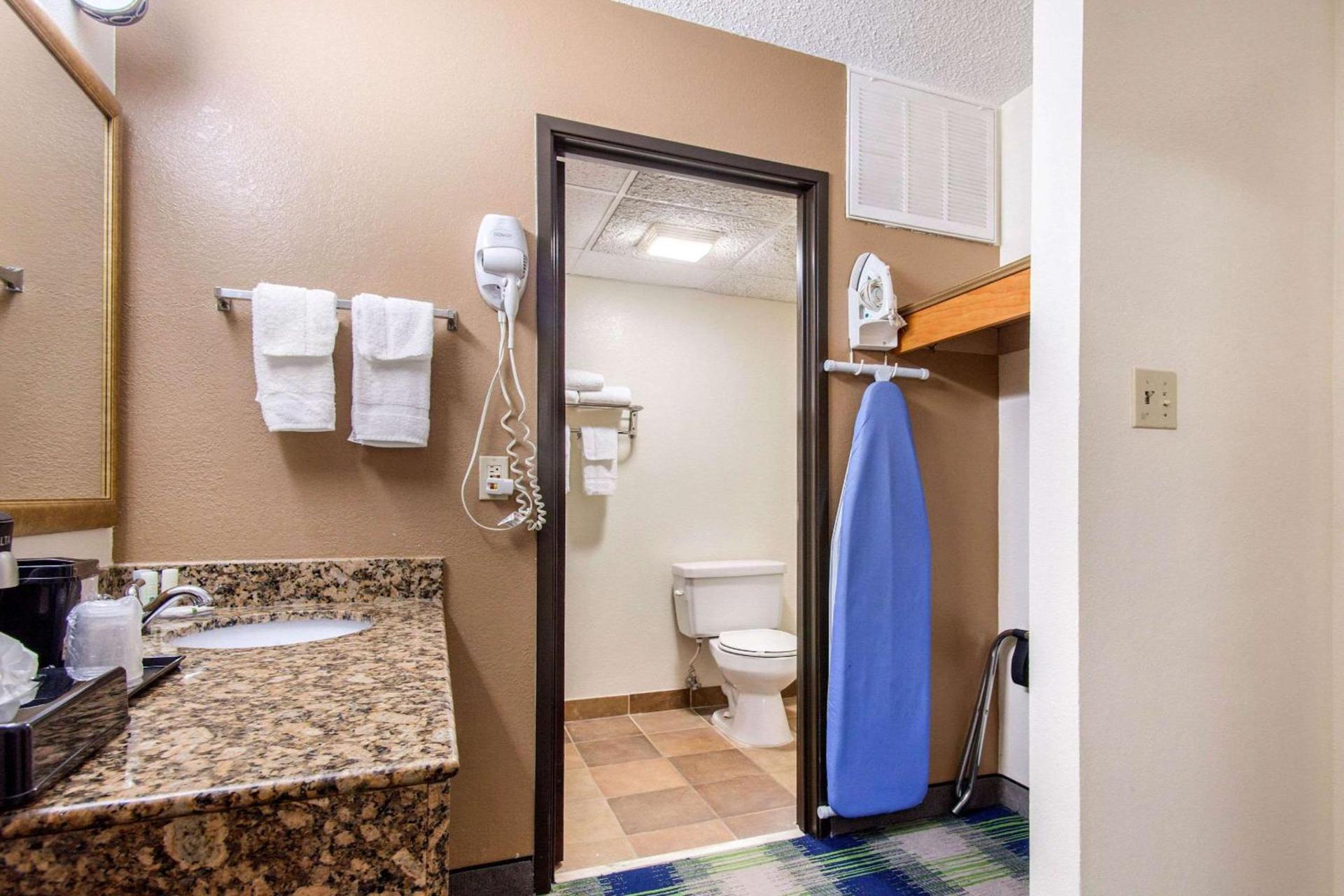 Quality Inn Arkansas City North photo 21