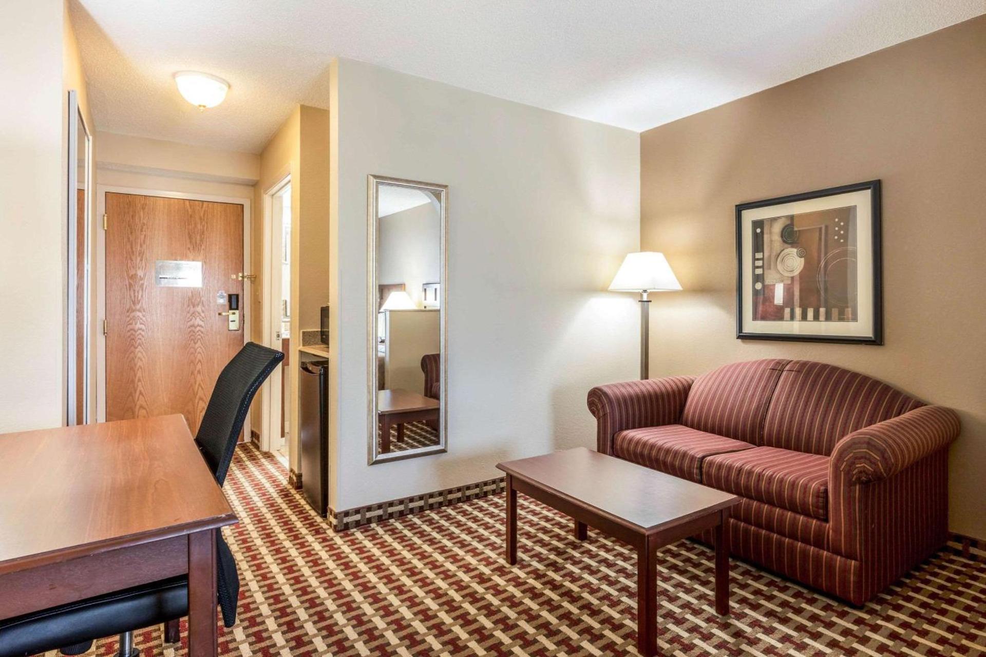 Quality Suites Paducah I-24 photo 9