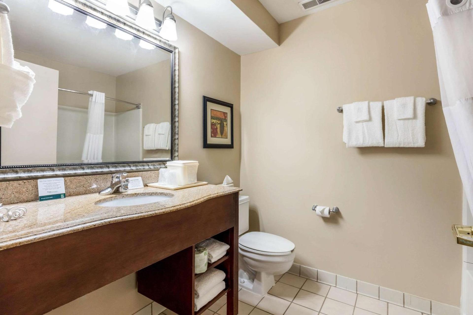 Quality Suites Paducah I-24 photo 5