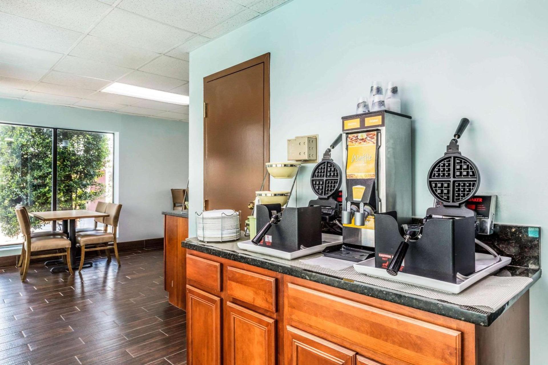 Quality Suites Paducah I-24 photo 14