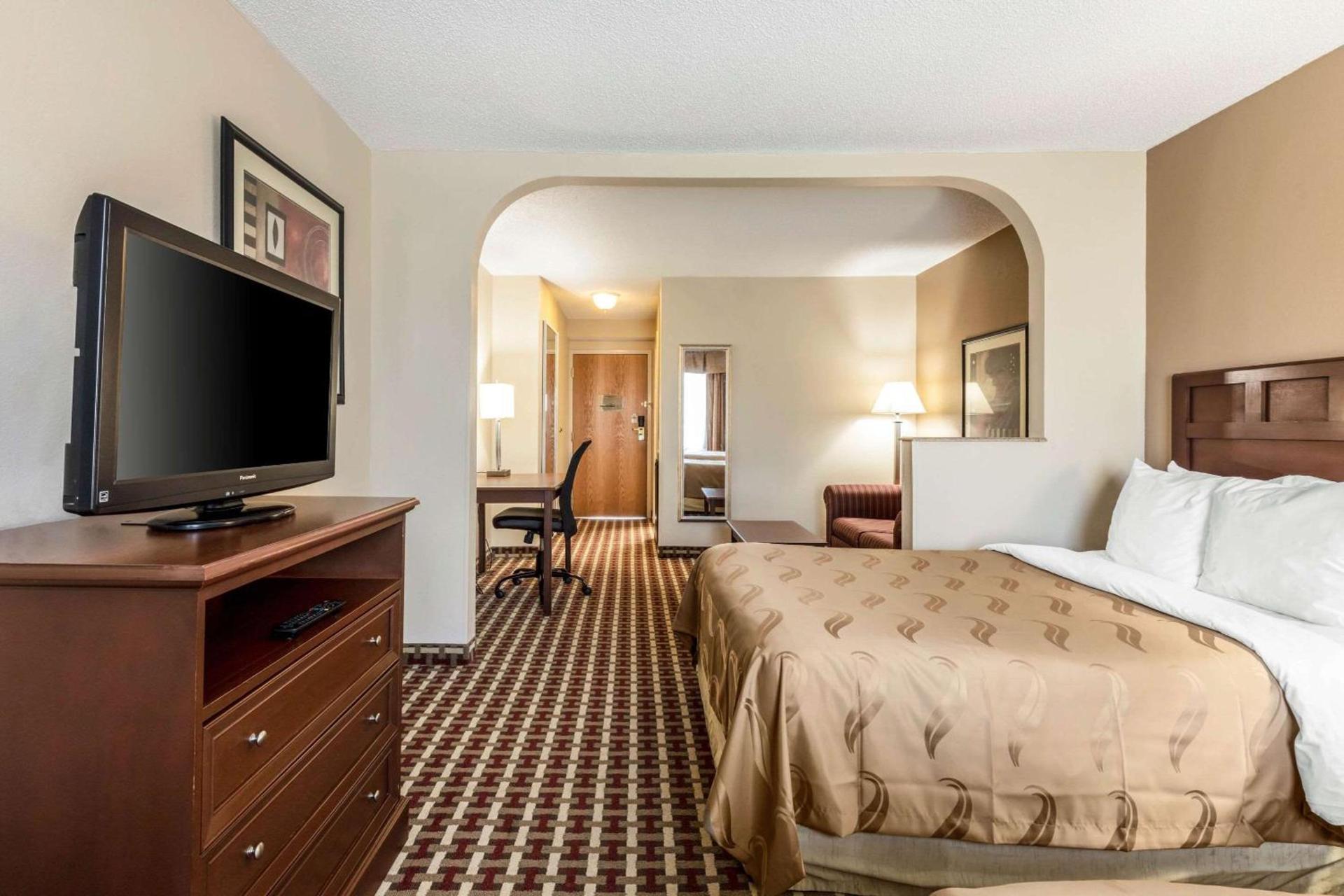 Quality Suites Paducah I-24 photo 11