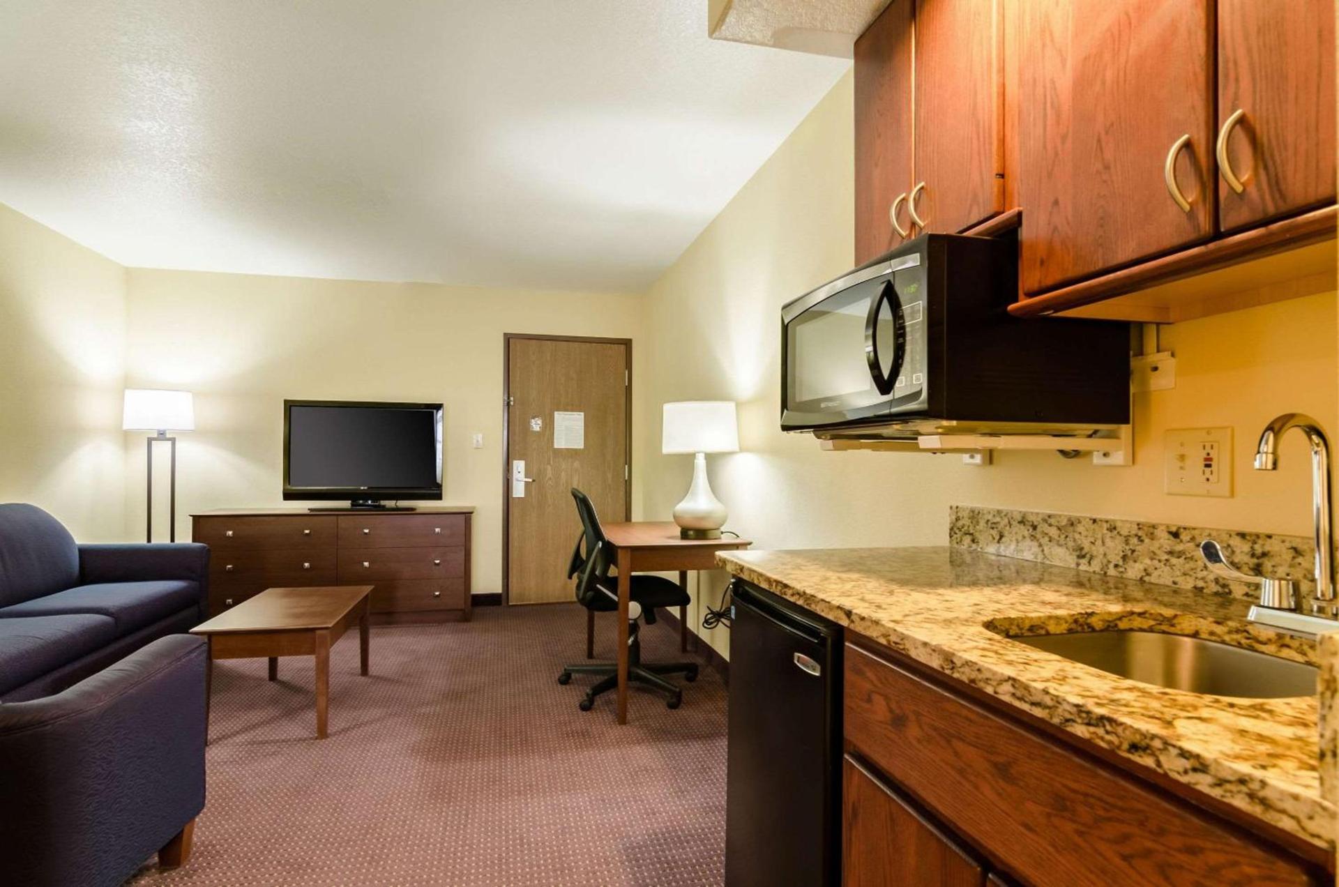 Quality Inn & Suites Colby photo 27