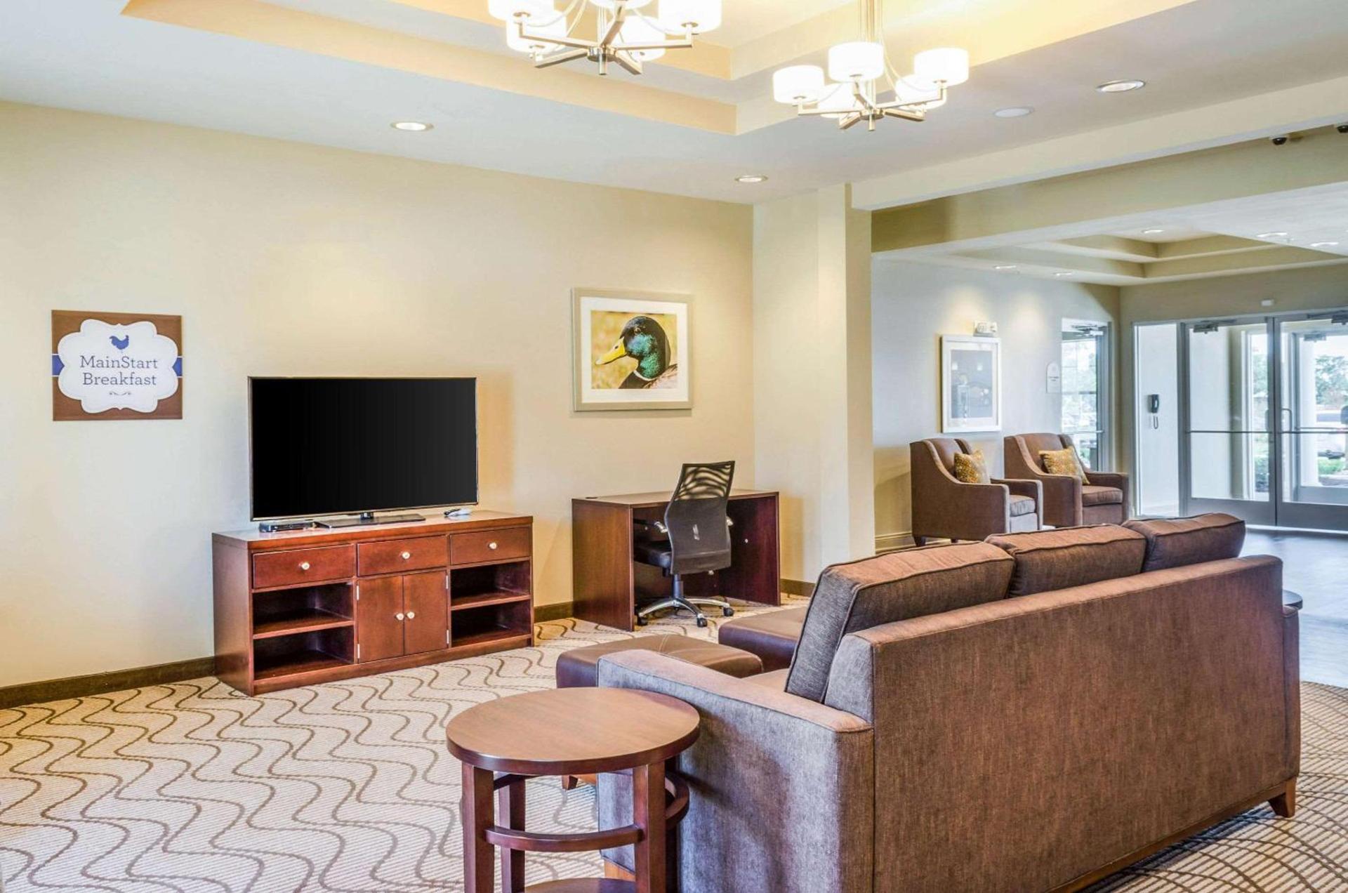 MainStay Suites Hackberry Sportsman's Lodge photo 9