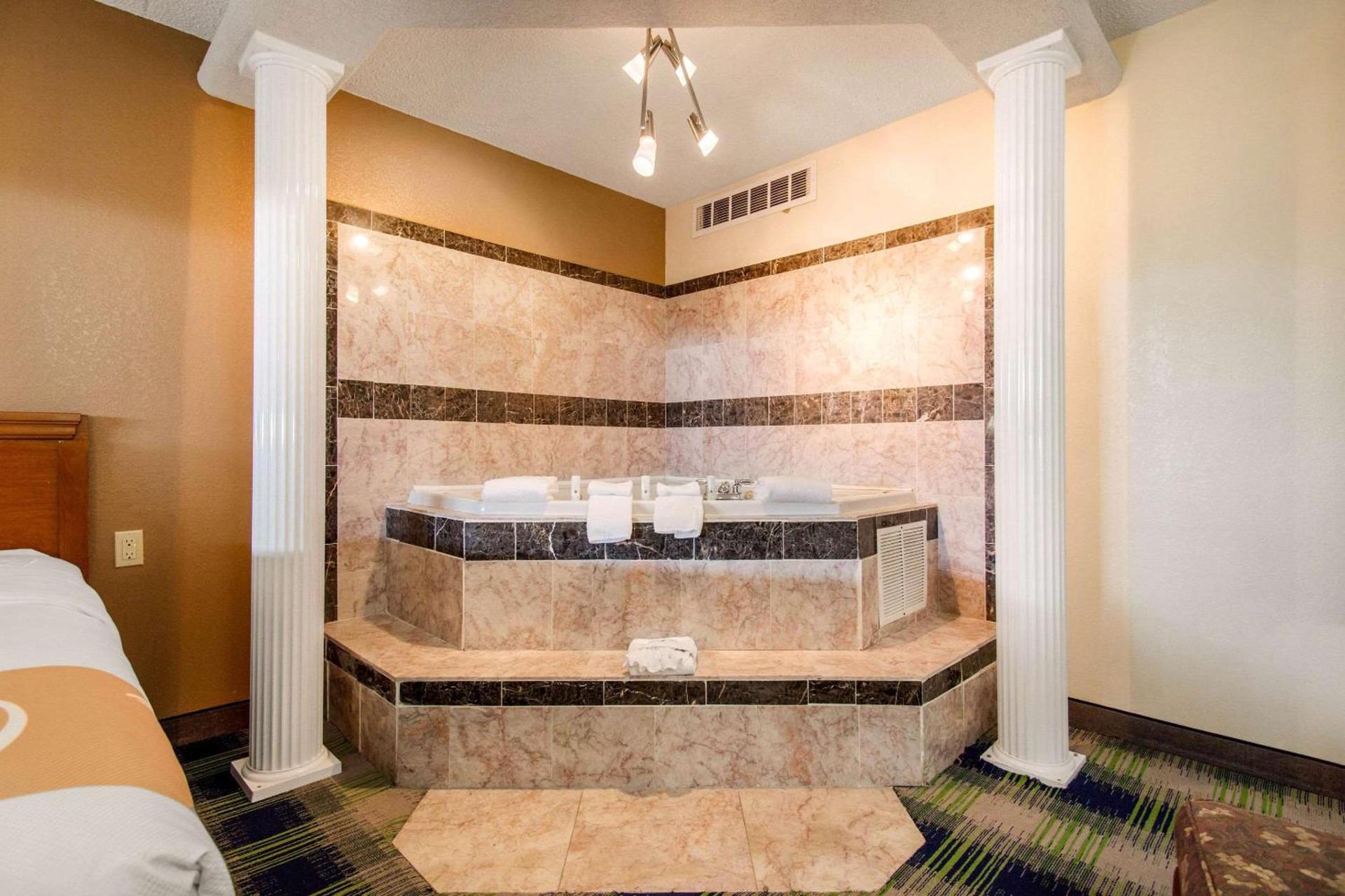 Quality Inn Arkansas City North photo 16
