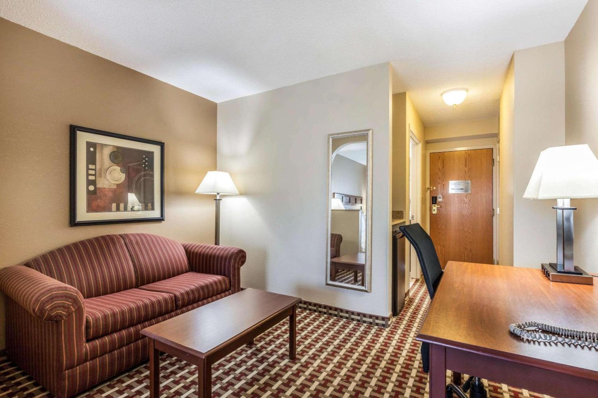 Quality Suites Paducah I-24 photo 13