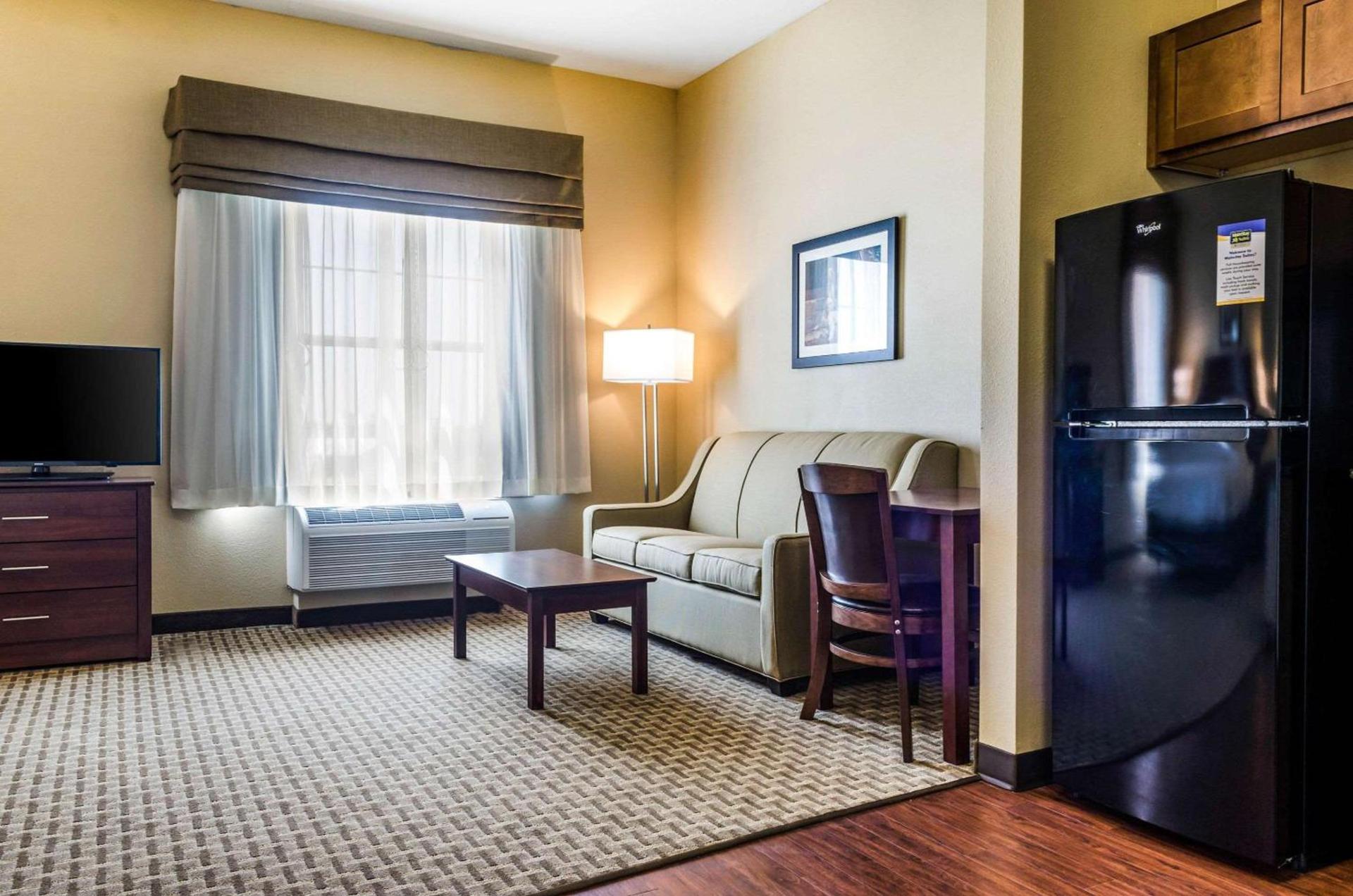 MainStay Suites Hackberry Sportsman's Lodge photo 16