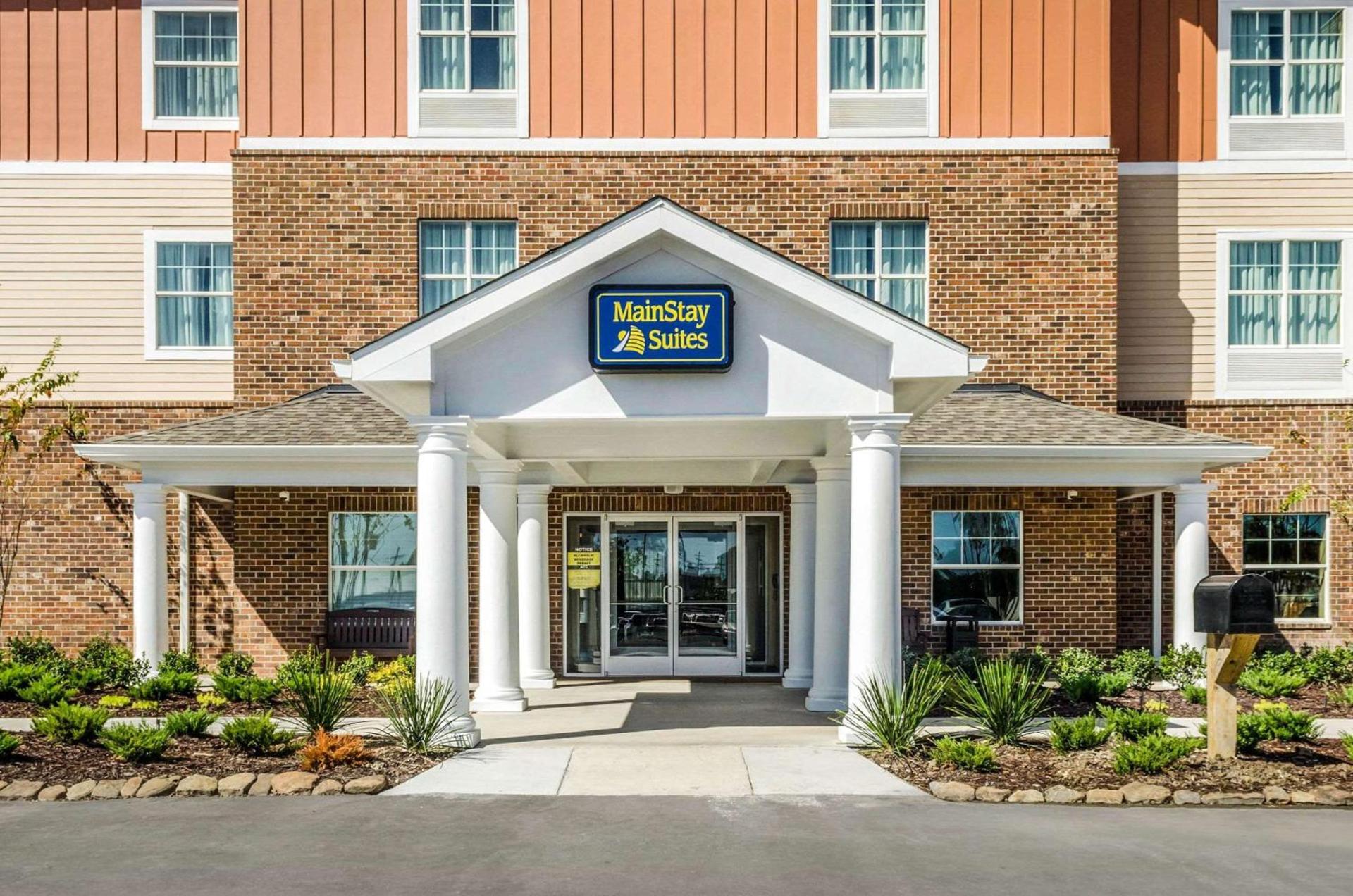 MainStay Suites Hackberry Sportsman's Lodge photo 1