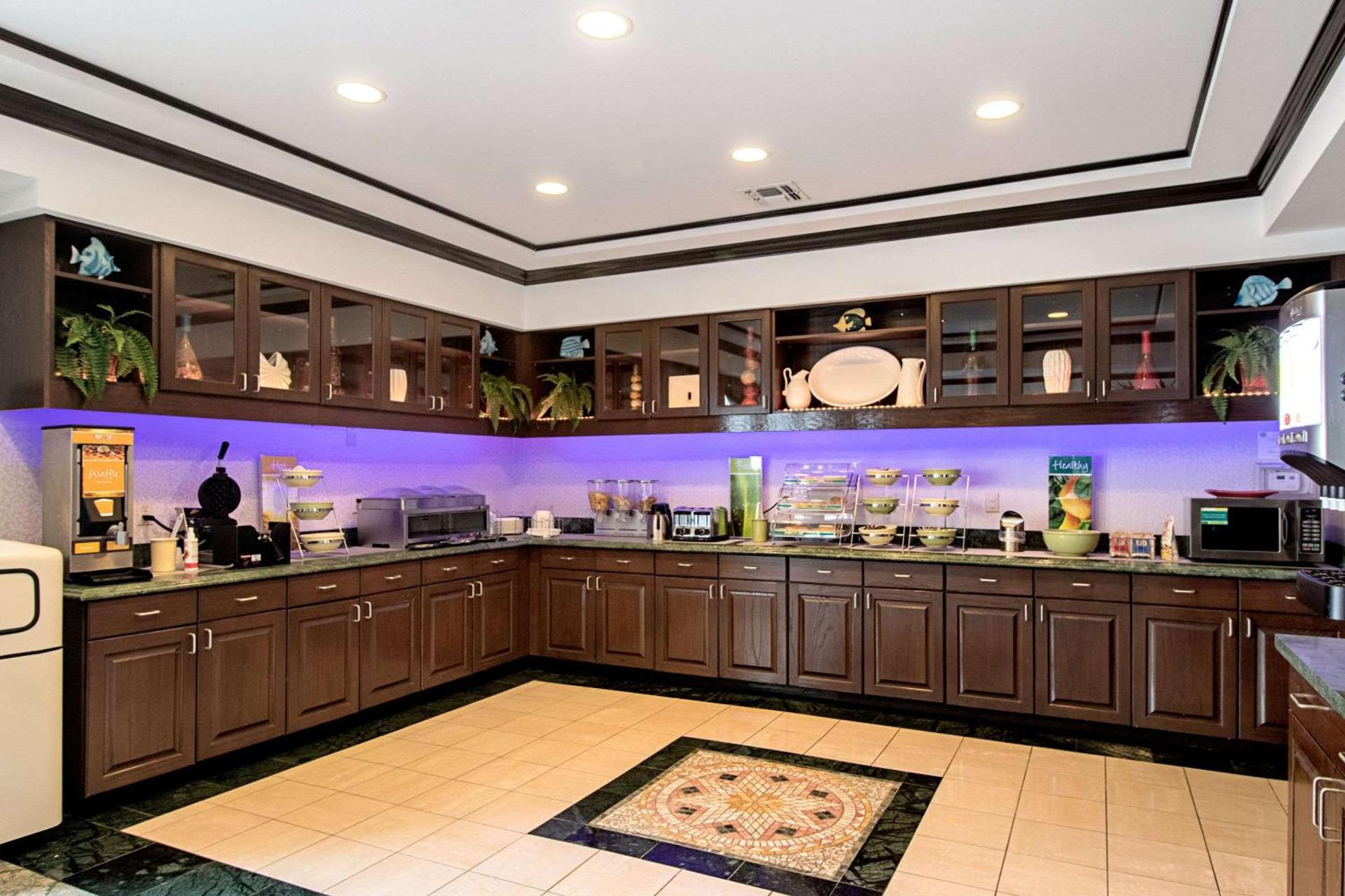 Quality Inn & Suites Robstown photo 32