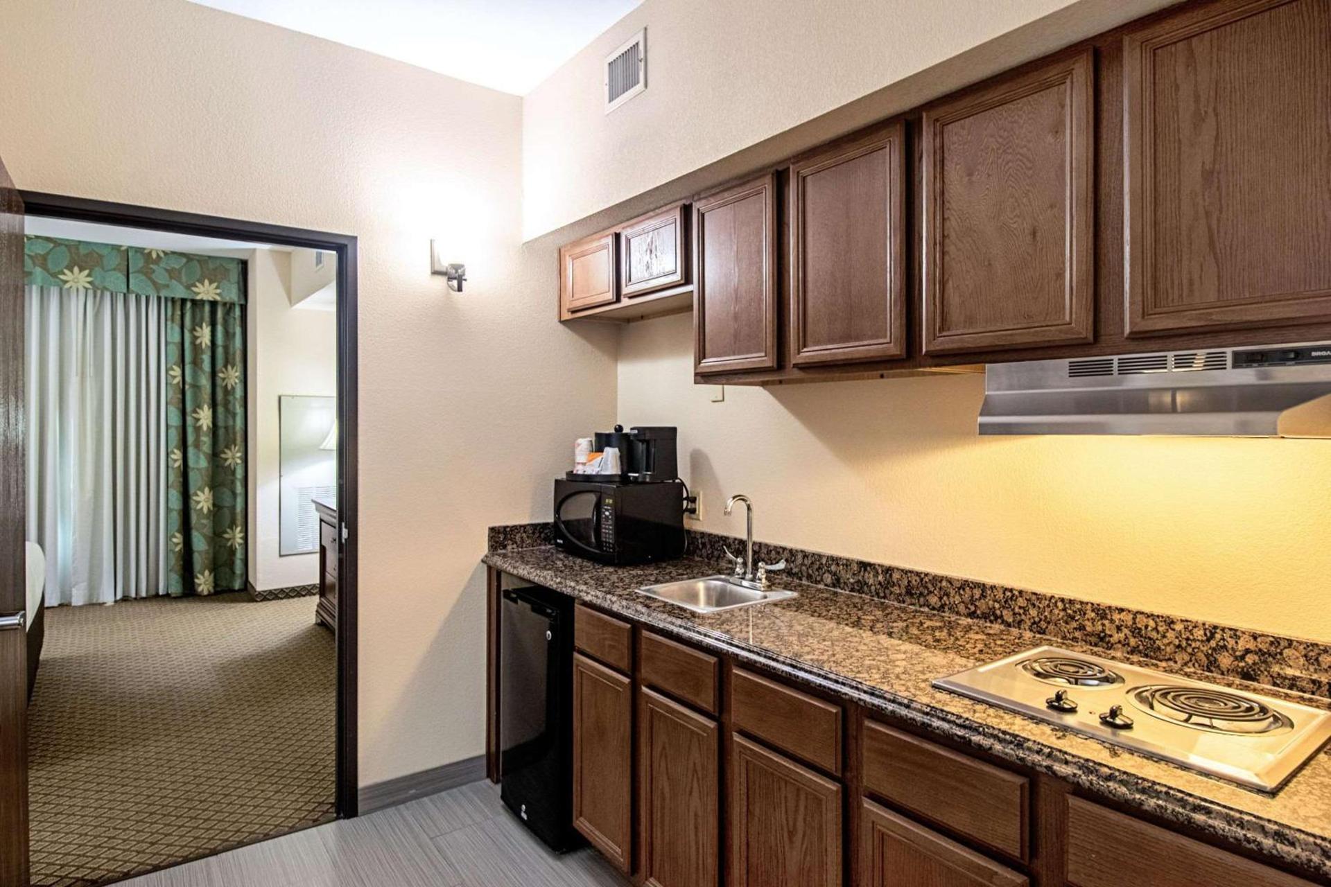 Quality Inn & Suites Robstown photo 22