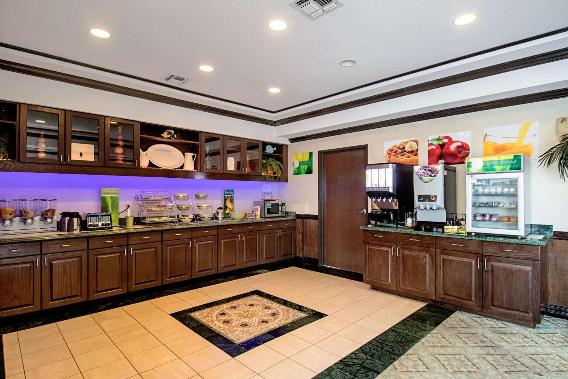 Quality Inn & Suites Robstown photo 31
