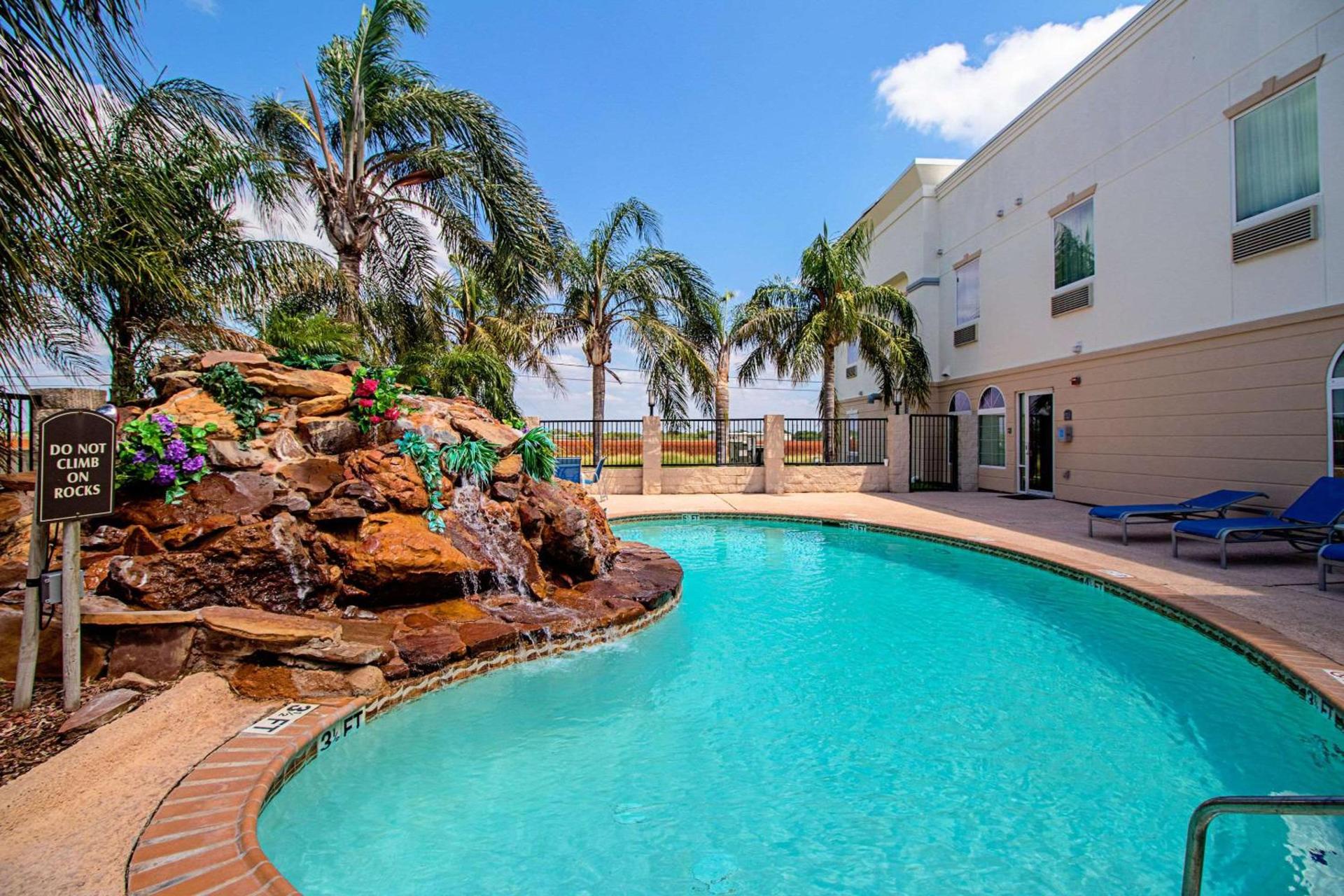 Quality Inn & Suites Robstown photo 28