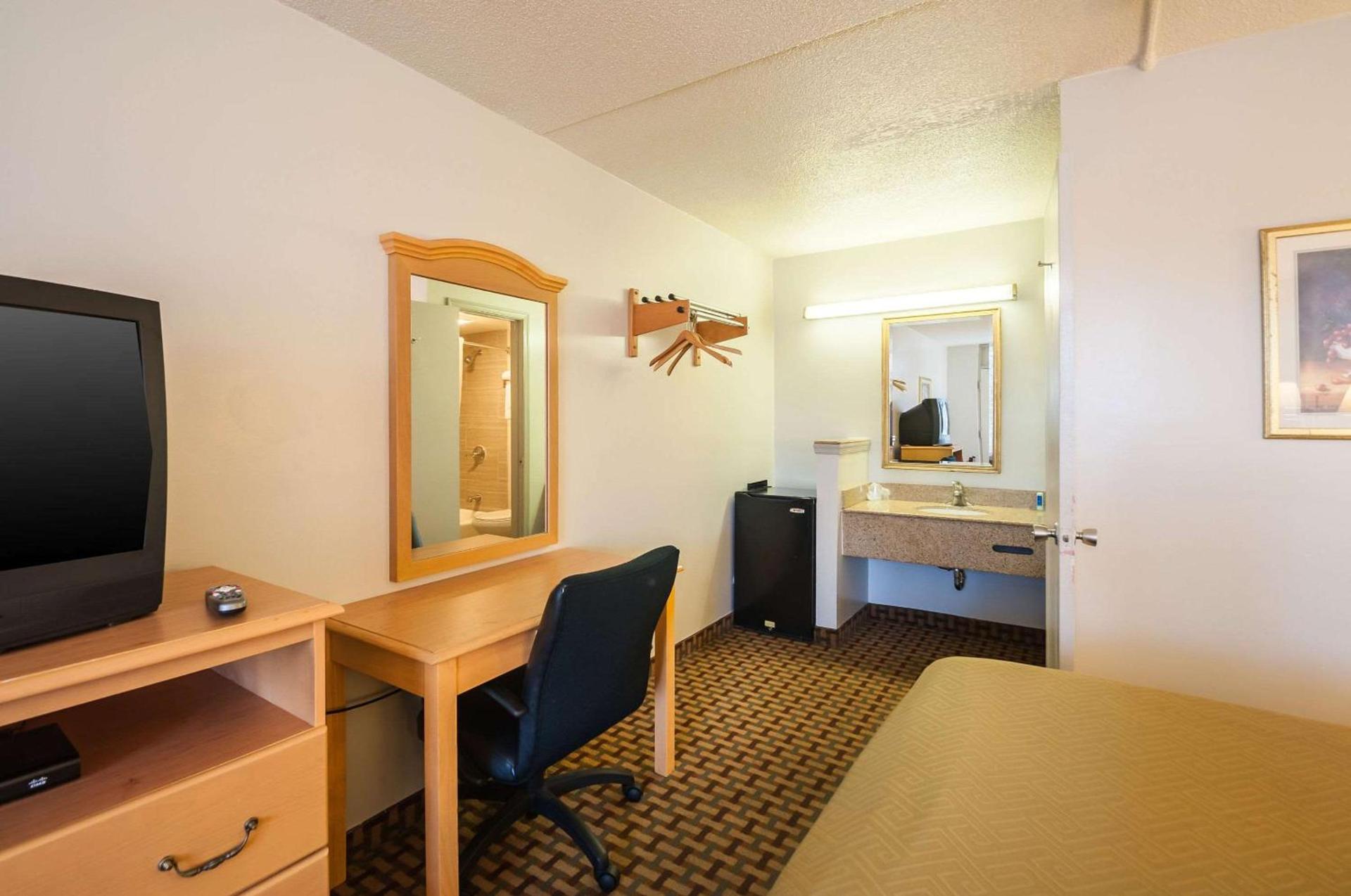 Econo Lodge Elkridge near Arundel Mills photo 14