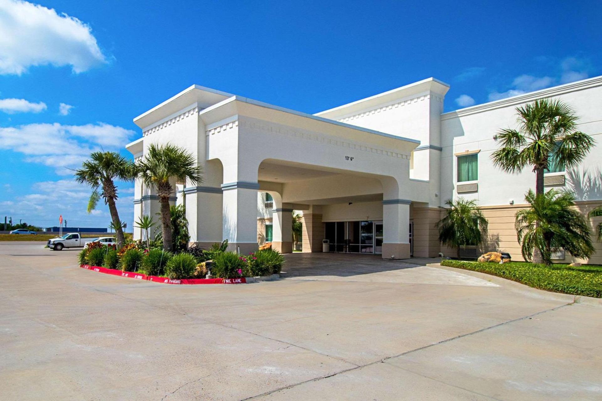 Quality Inn & Suites Robstown photo 2