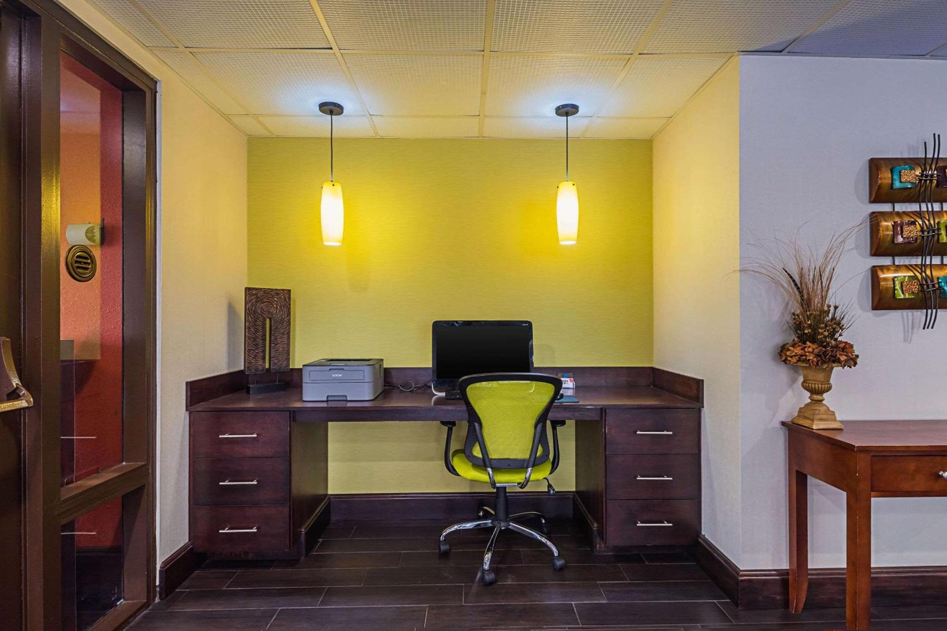Quality Inn Airport - Southeast photo 12
