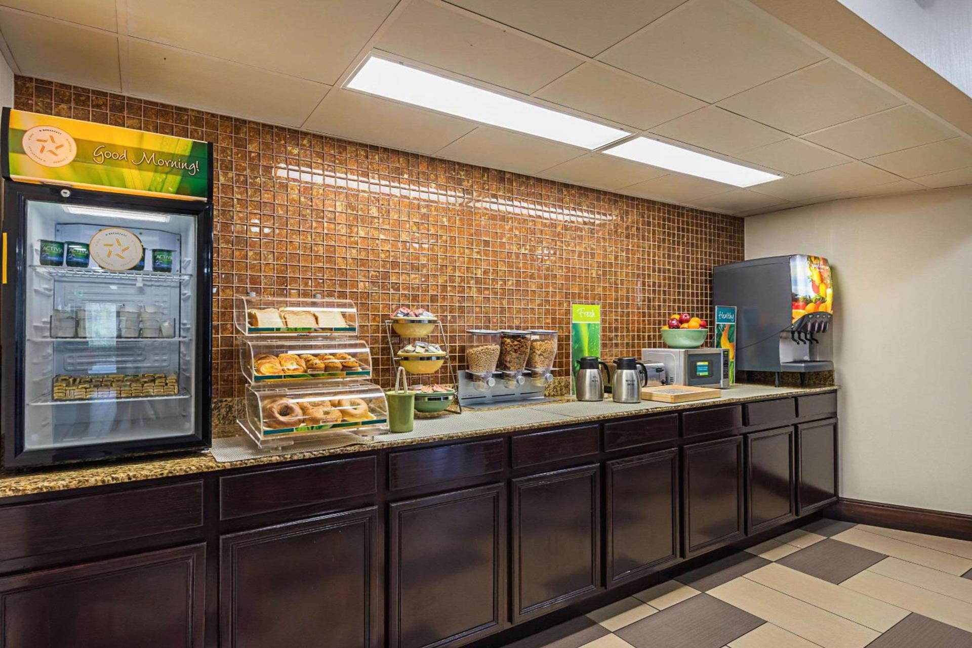 Quality Inn Airport - Southeast photo 11