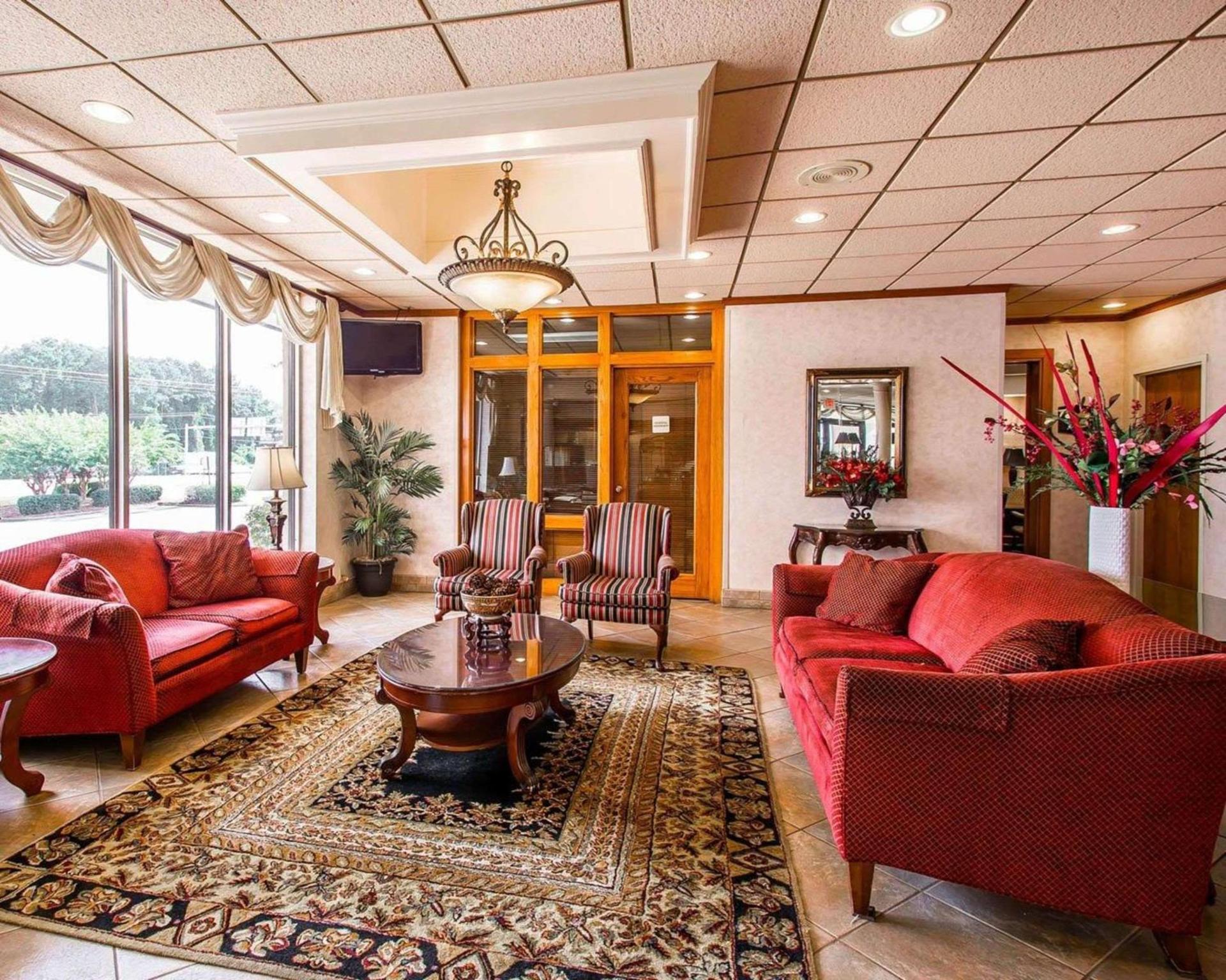 Clarion Inn & Suites Dothan South photo 5