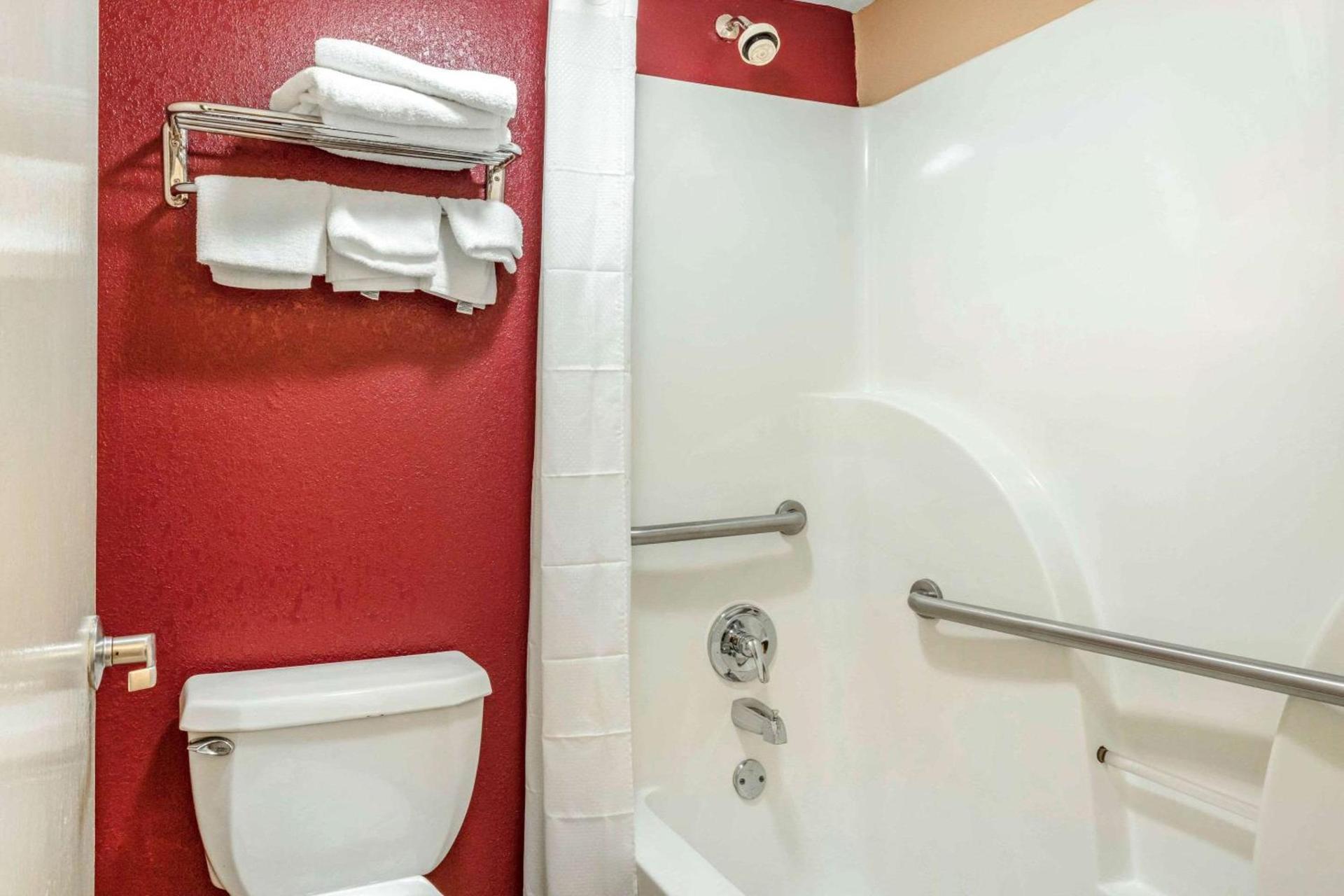 Rodeway Inn Prattville I-65 photo 5