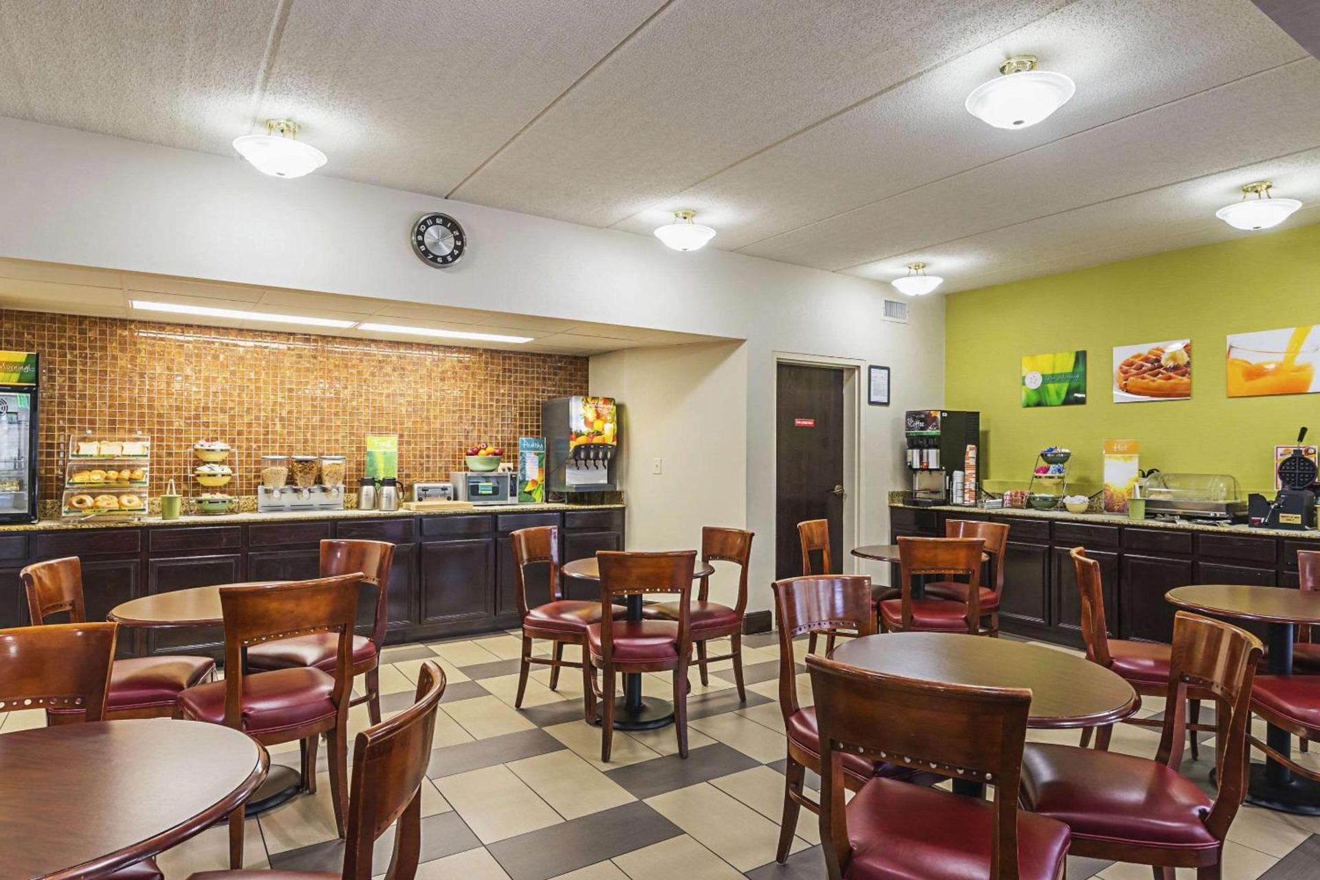 Quality Inn Airport - Southeast photo 8