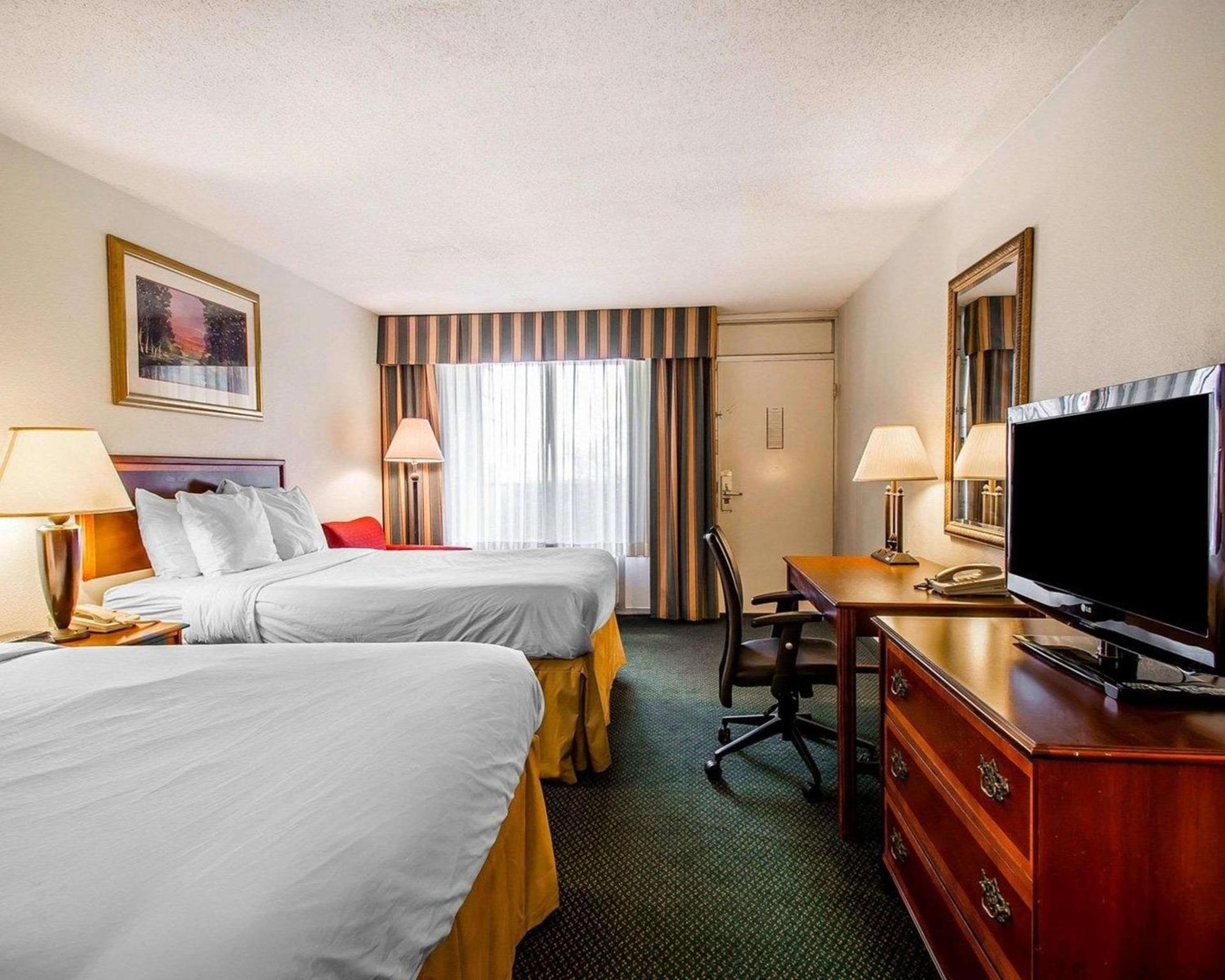 Clarion Inn & Suites Dothan South photo 22