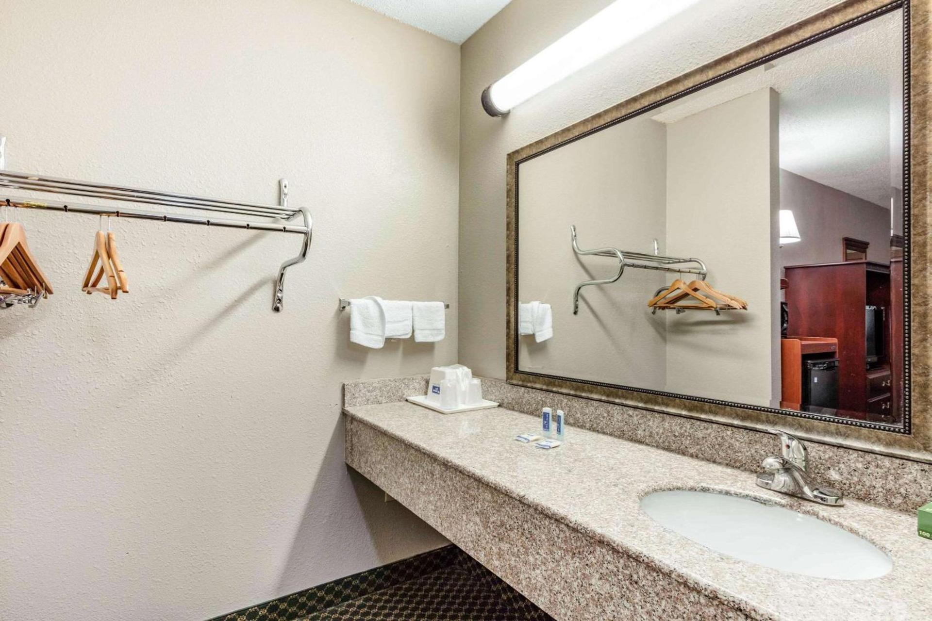 Rodeway Inn Prattville I-65 photo 6