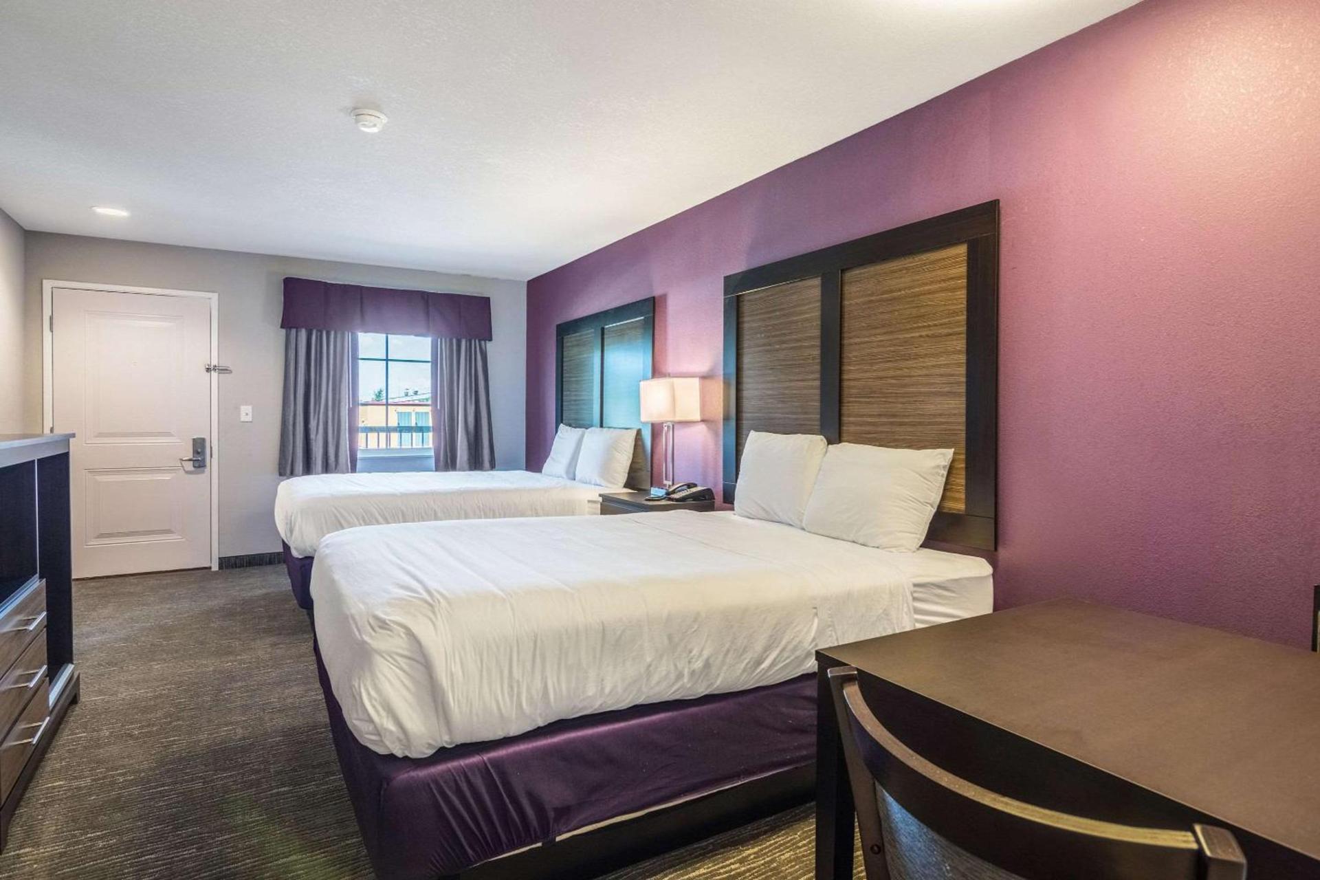 Econo Lodge Inn & Suites North Little Rock near Riverfront photo 9