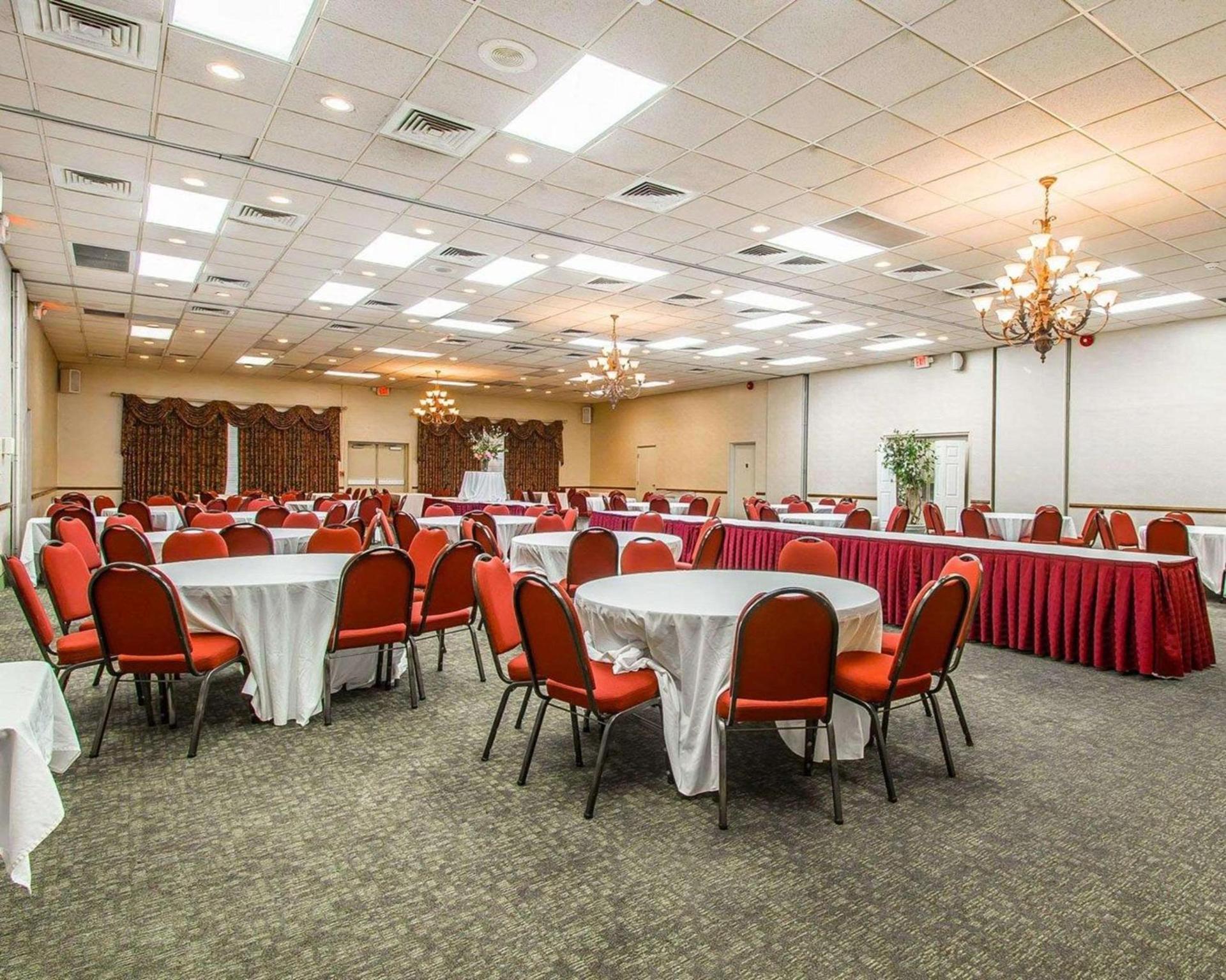 Clarion Inn & Suites Dothan South photo 14