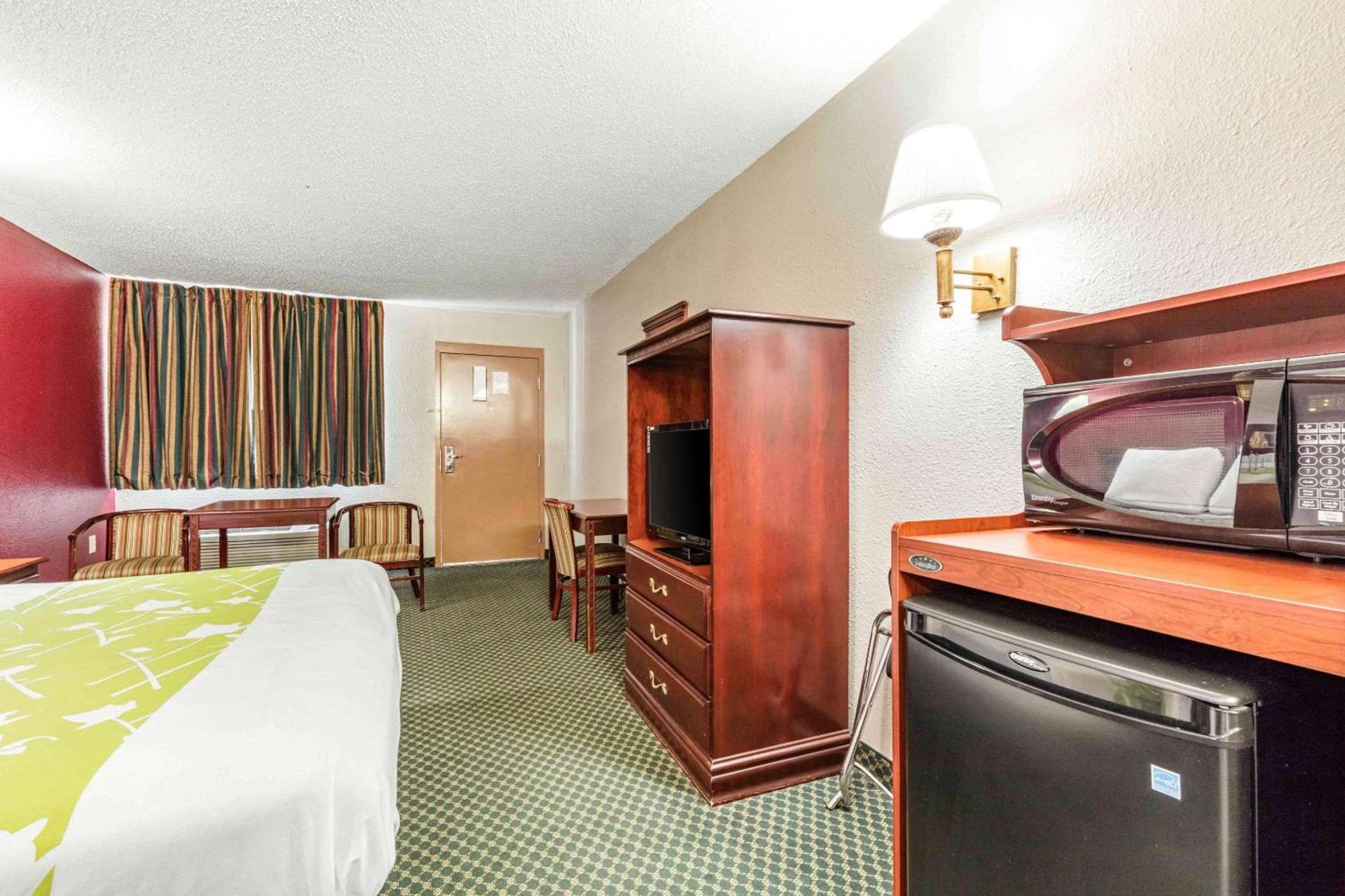 Rodeway Inn Prattville I-65 photo 12