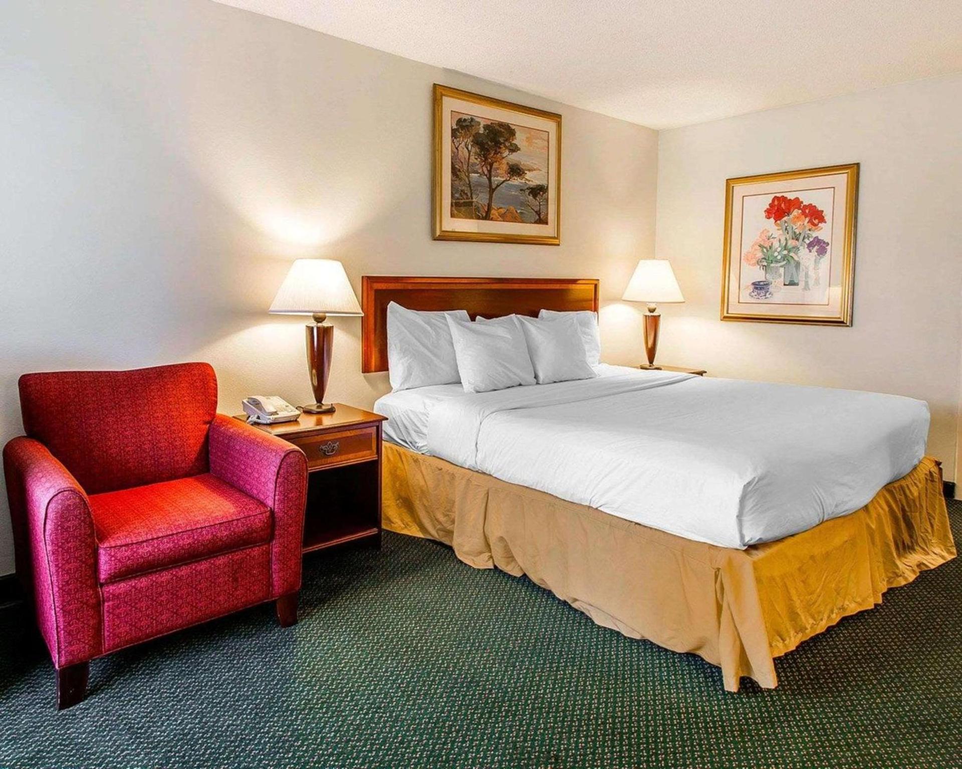 Clarion Inn & Suites Dothan South photo 27