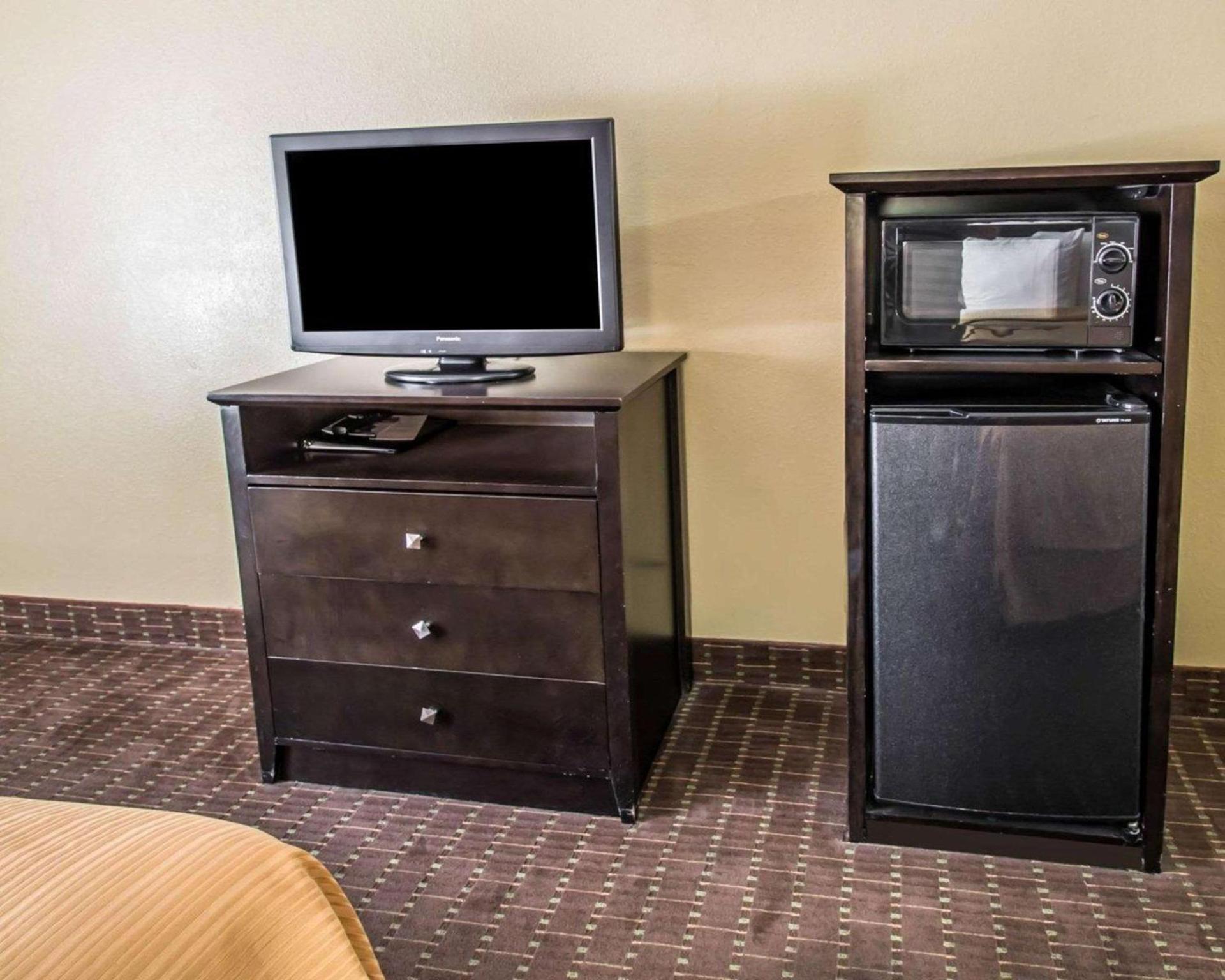 Quality Inn near Blue Spring photo 11