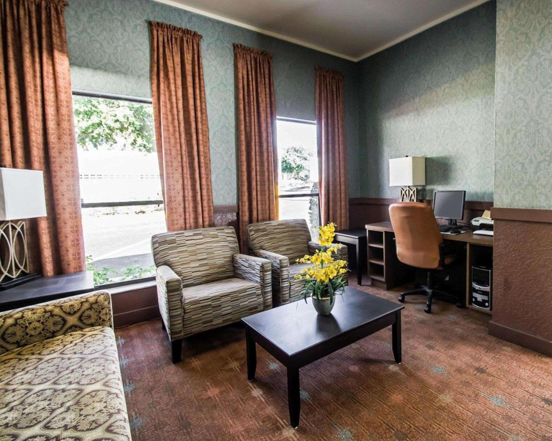 Quality Inn near Blue Spring photo 6