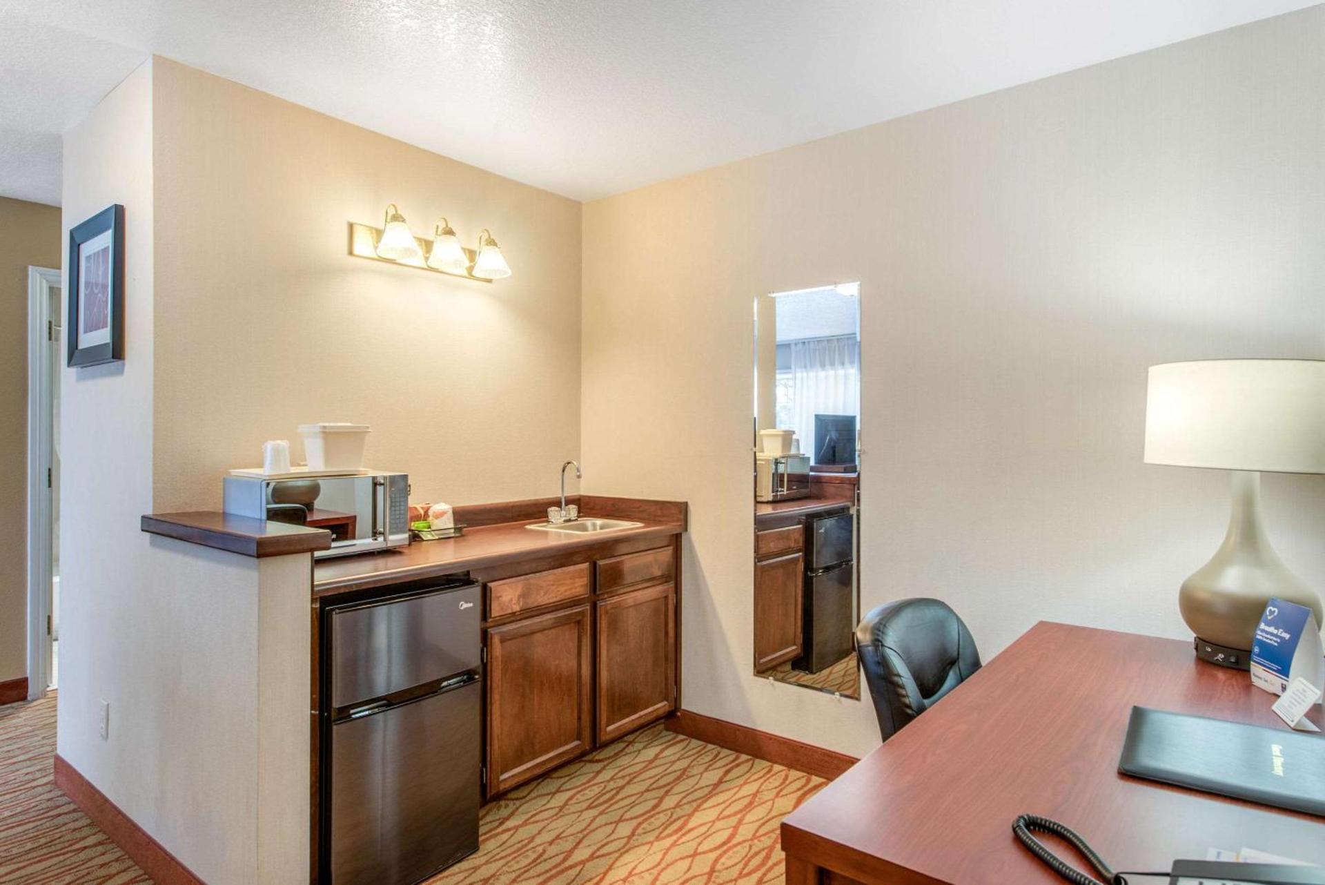 Comfort Inn Mount Shasta Area photo 28