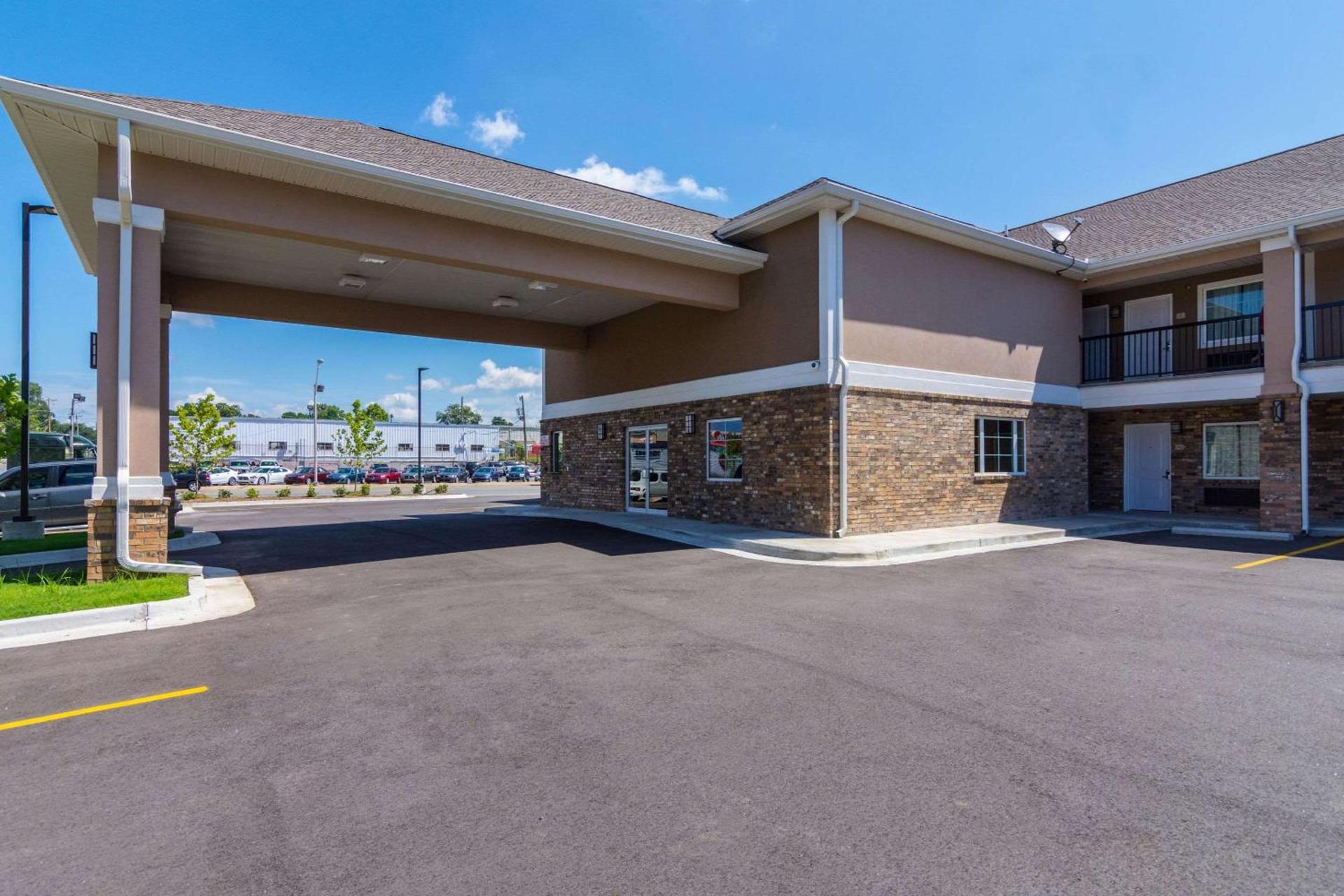 Econo Lodge Inn & Suites North Little Rock near Riverfront photo 16