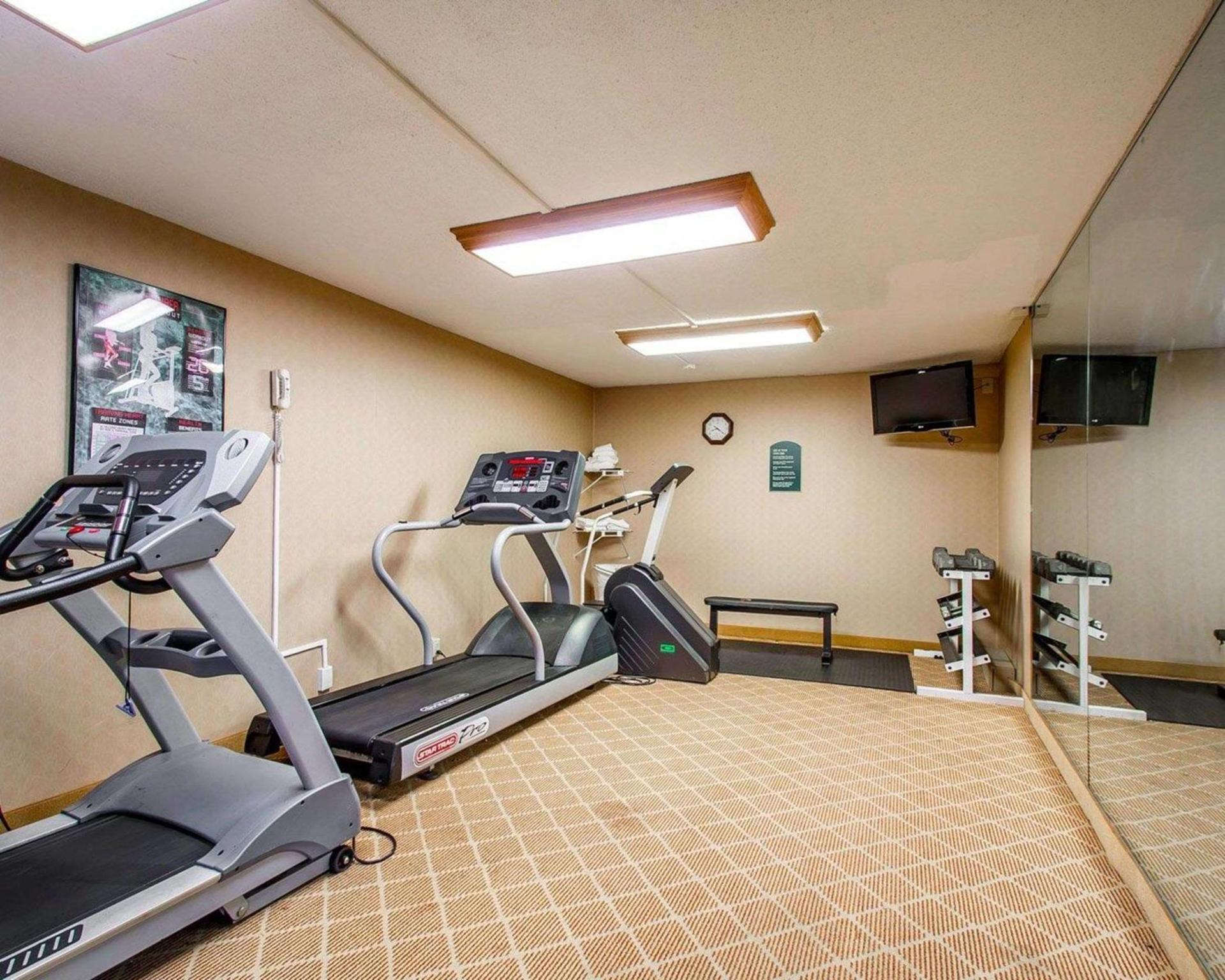 Clarion Inn & Suites Dothan South photo 9