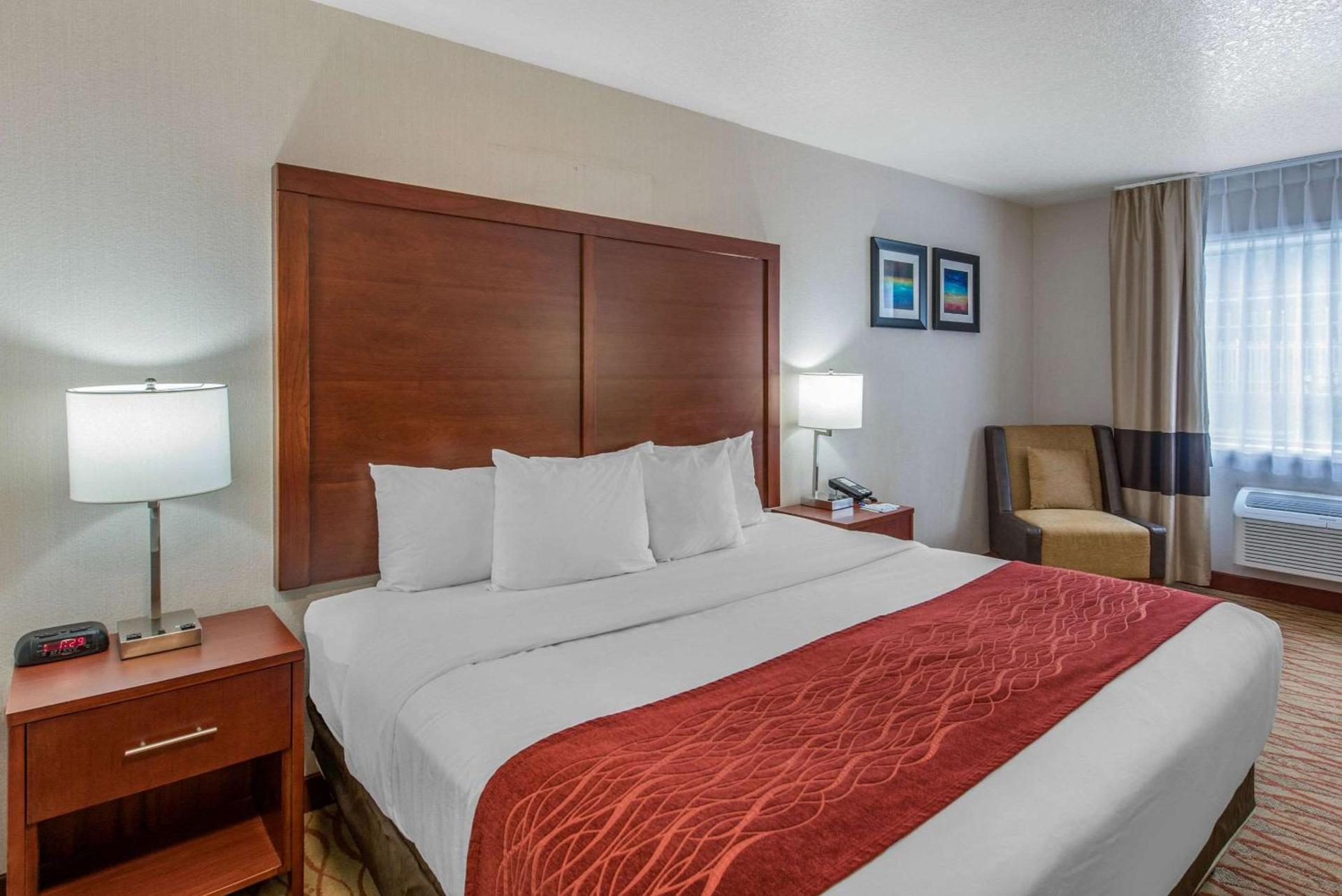 Comfort Inn Mount Shasta Area photo 25