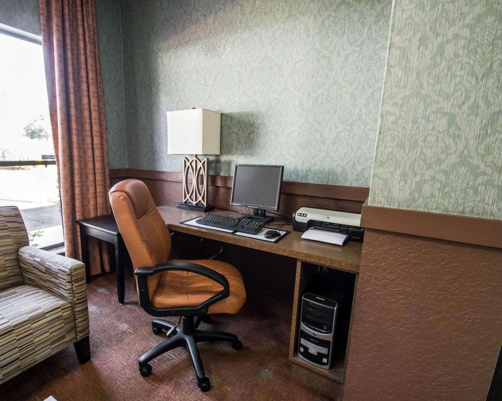 Quality Inn near Blue Spring photo 14