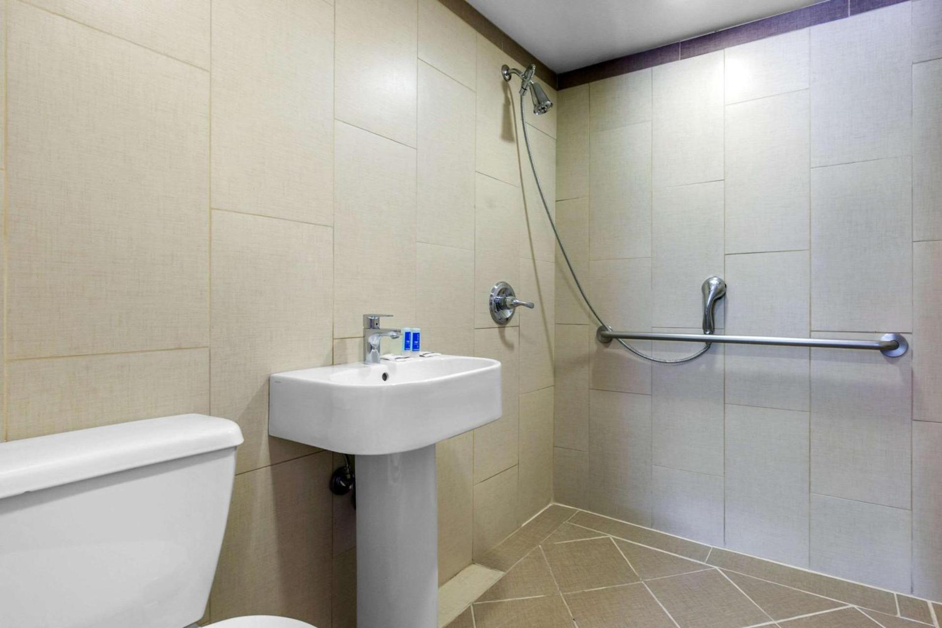 Rodeway Inn Chicago North Shore - Lincolnwood photo 12