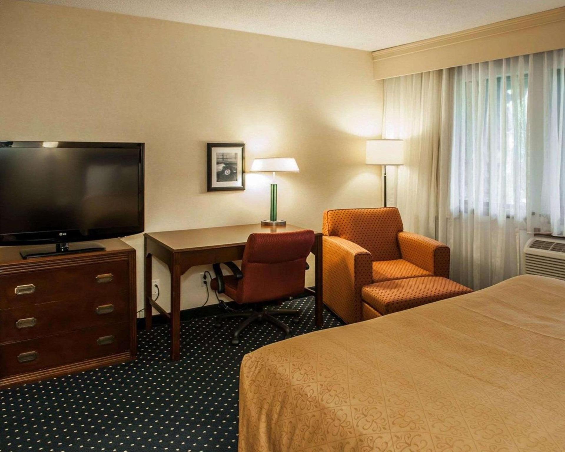 Quality Inn & Suites Goshen photo 20