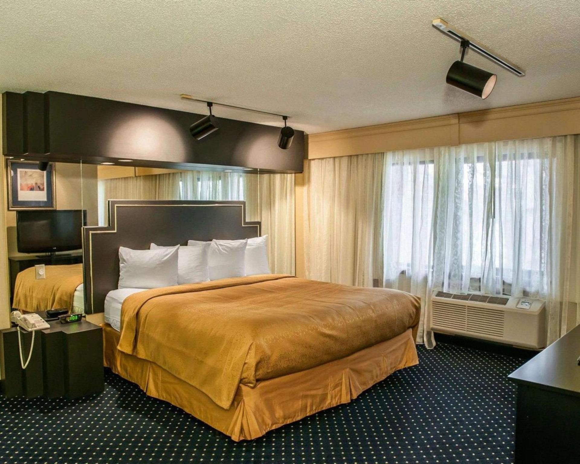 Quality Inn & Suites Goshen photo 24