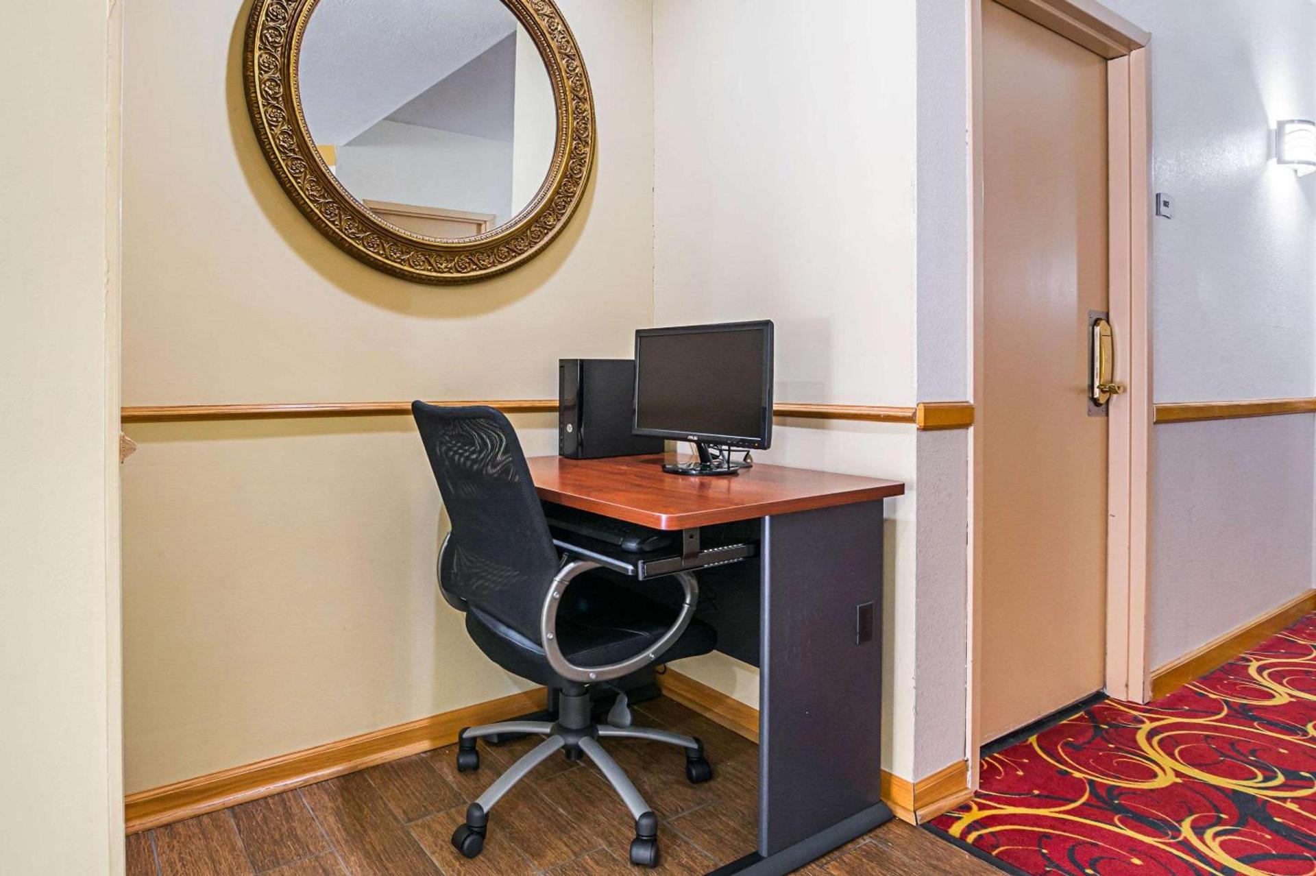 Quality Inn & Suites Greensburg I-74 photo 27