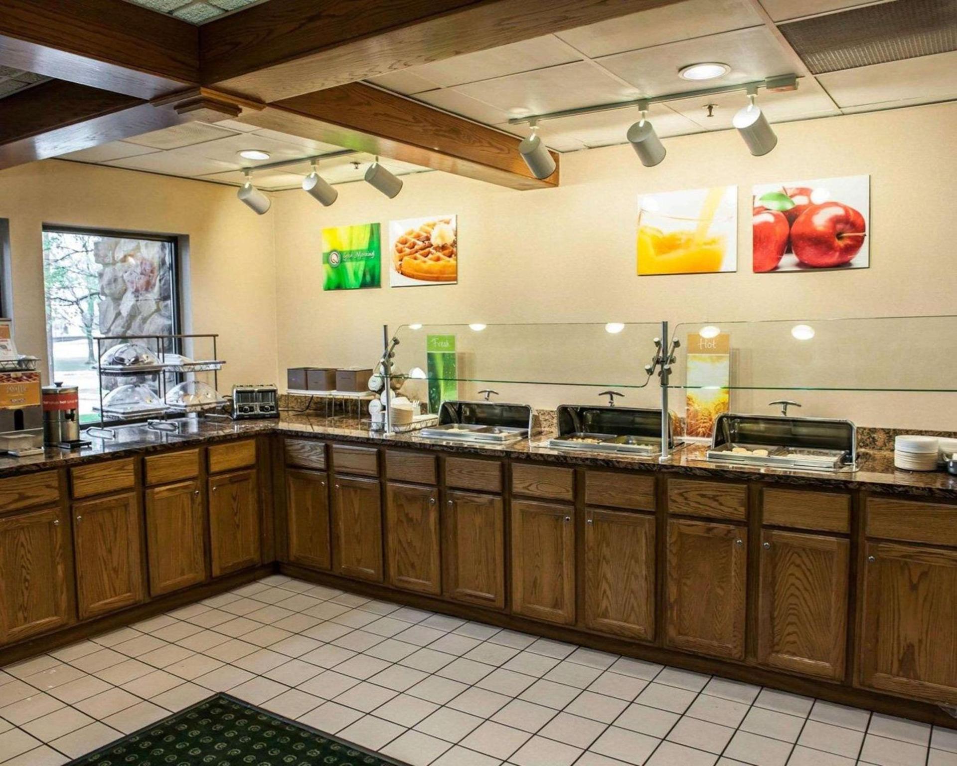 Quality Inn & Suites Goshen photo 35